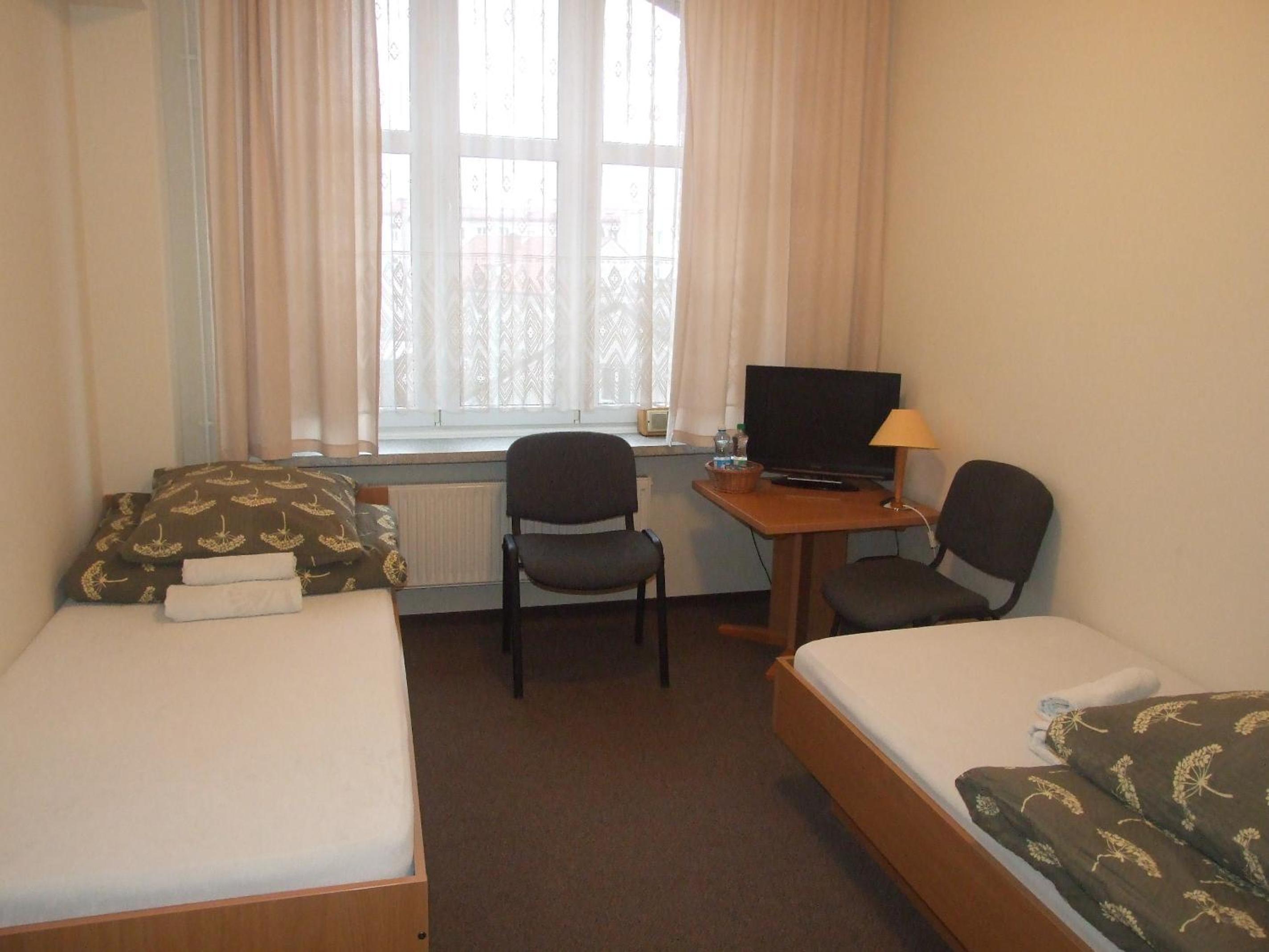 Twin Room - Photo 17