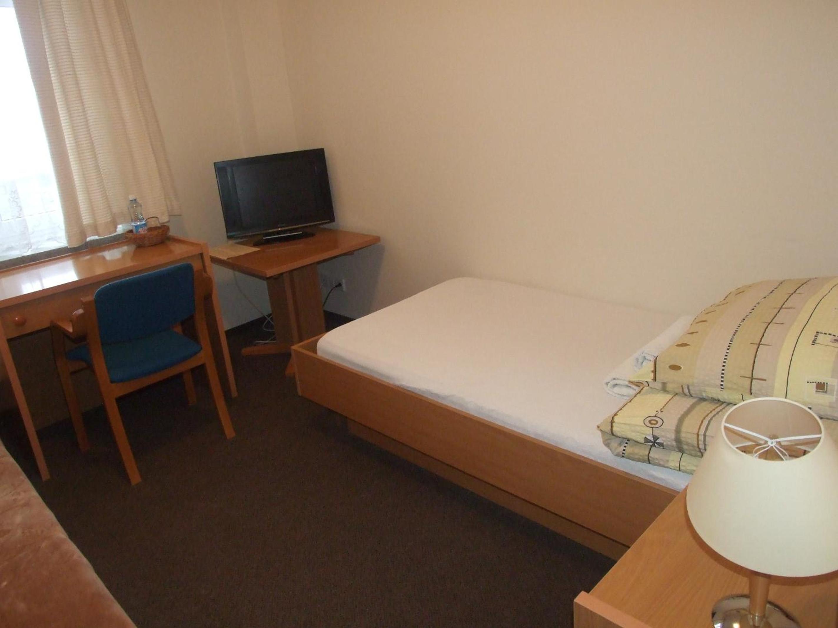 Twin Room - Photo 16