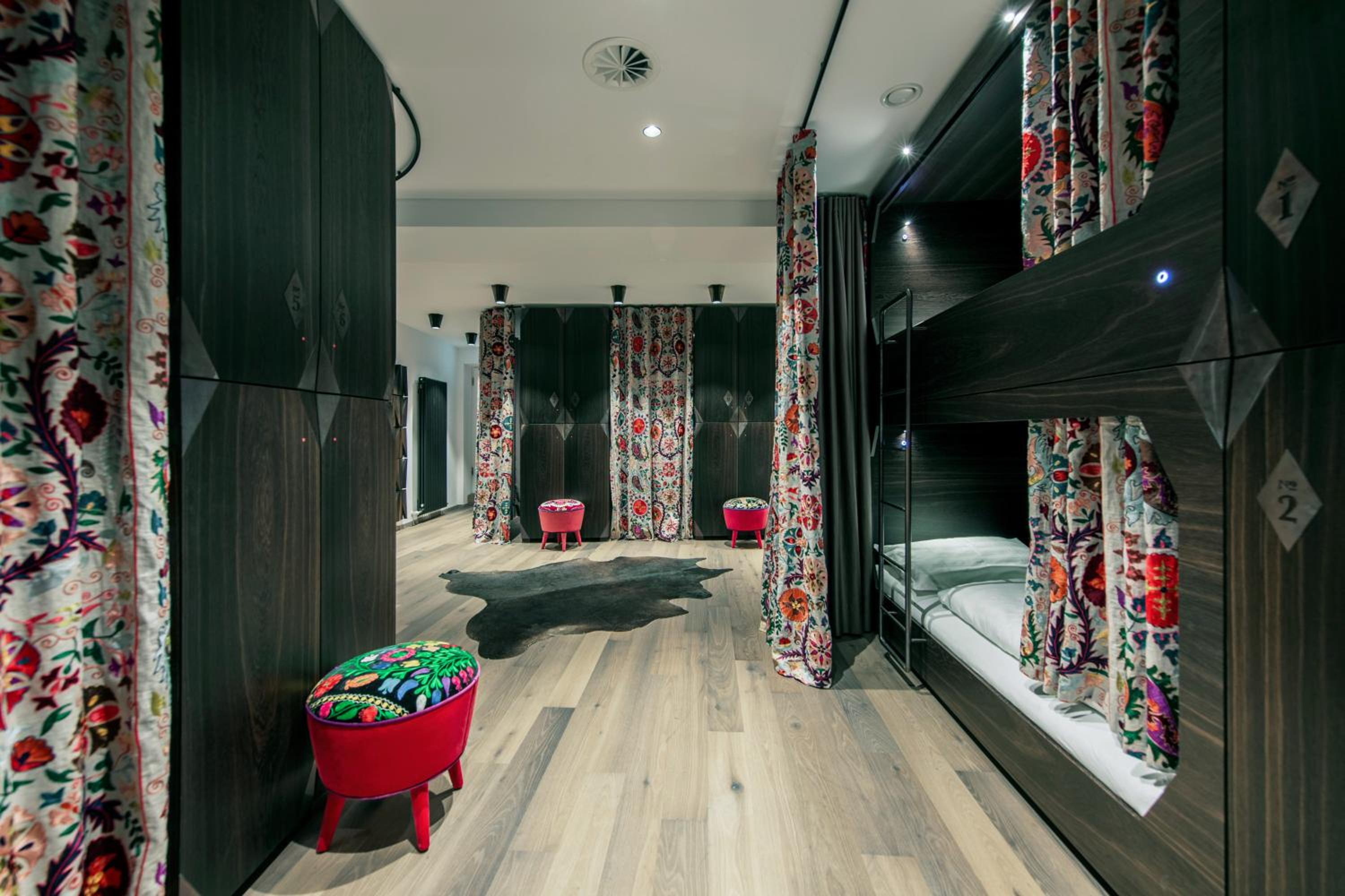 Bed in 10-Bed Mixed Dormitory Room photo 1