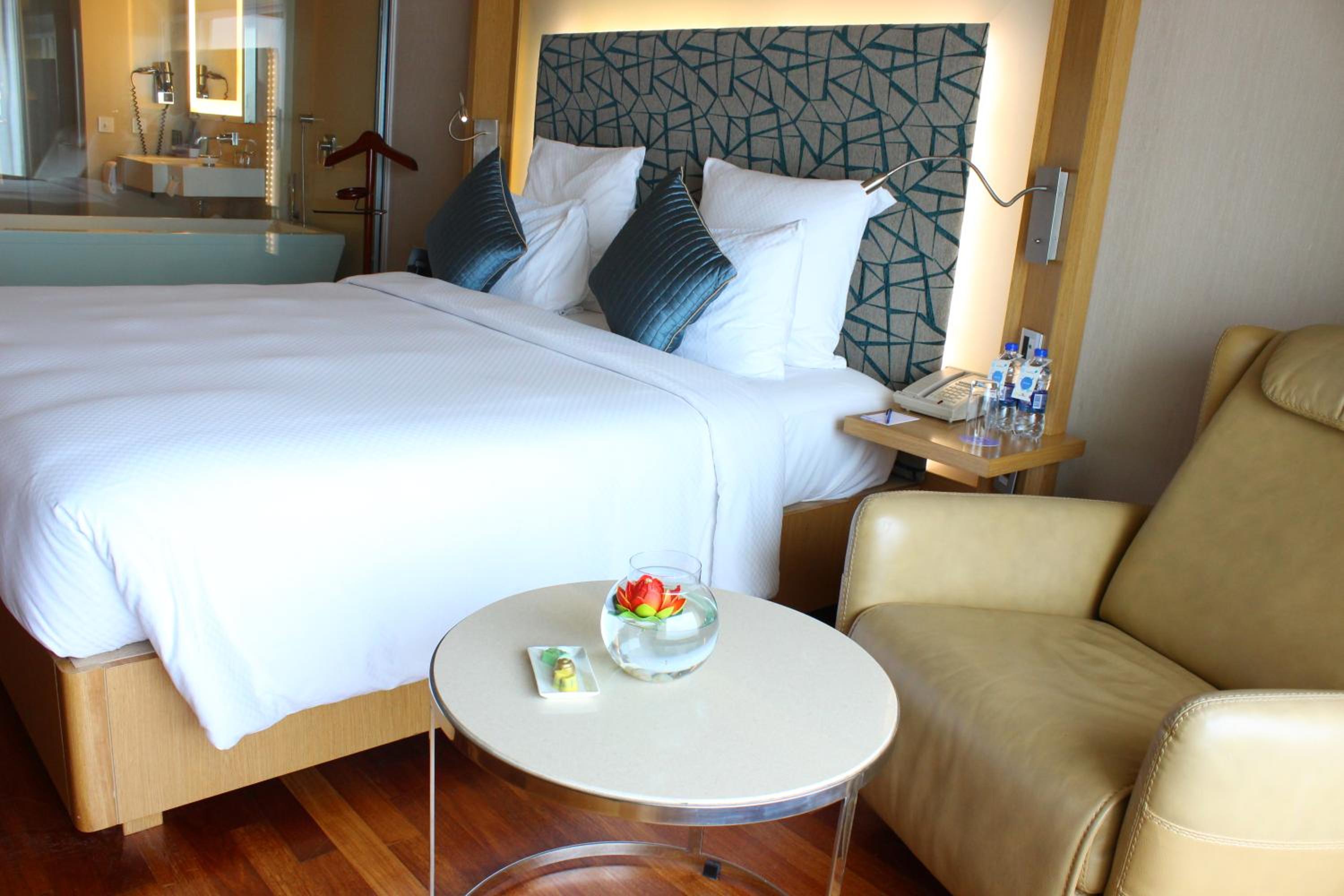 Premier Room with 1 King Bed Ocean View with Premier Lounge Access along with 2 Pieces of Laundry per room per night on non-cumulative basis.