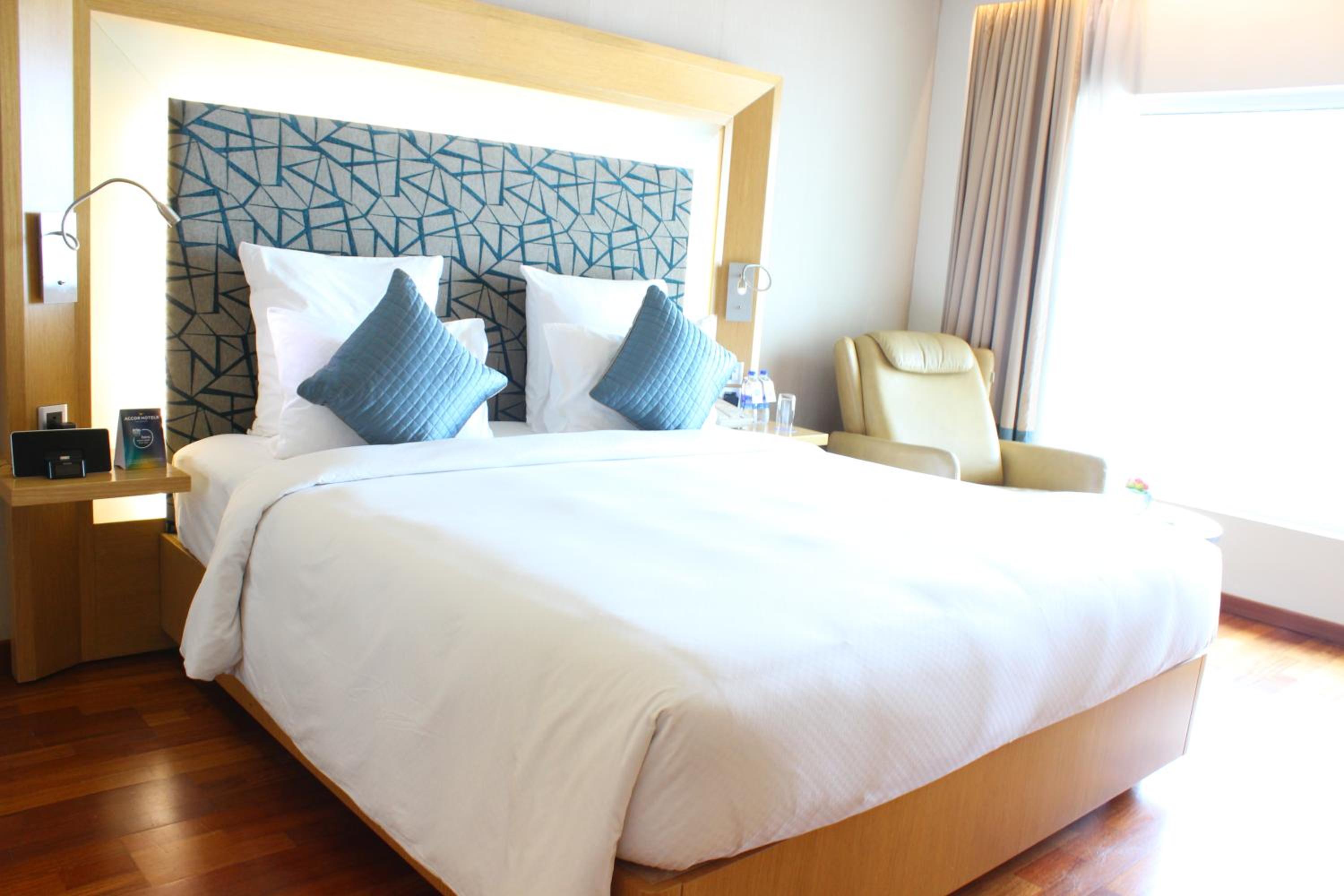Superior Room 1 King Bed Ocean View - Photo 2