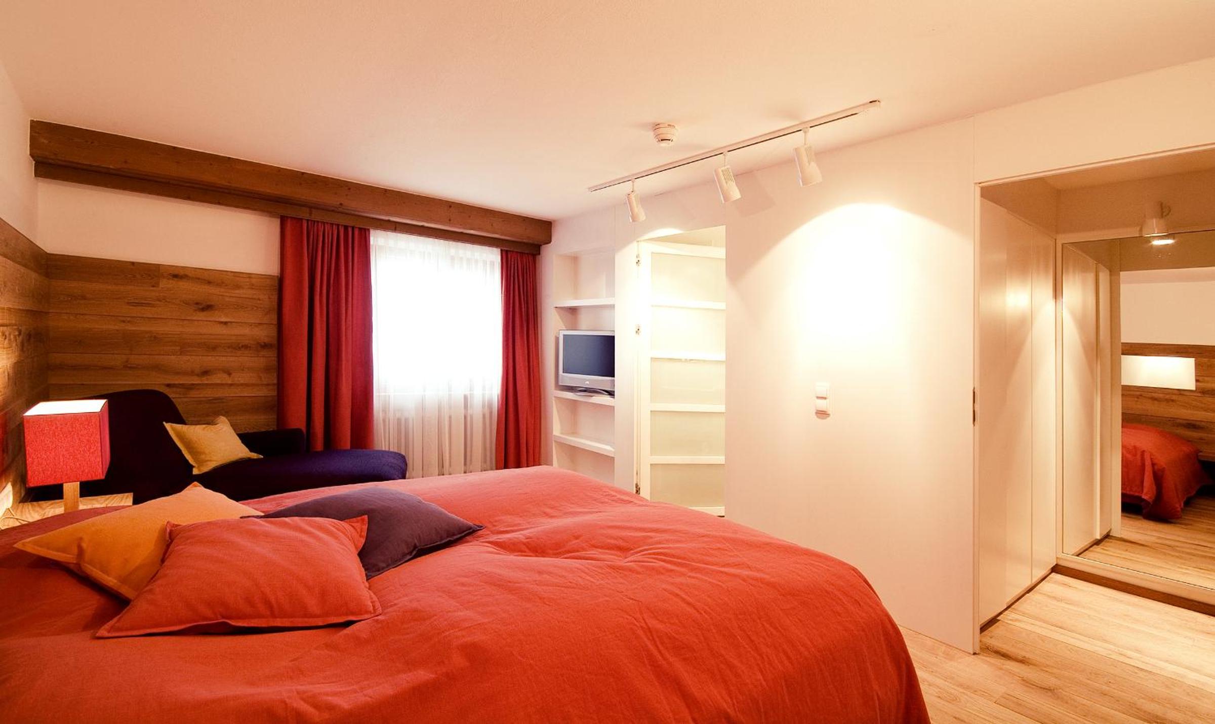 Low Budget Double or Twin Room Basement photo 2