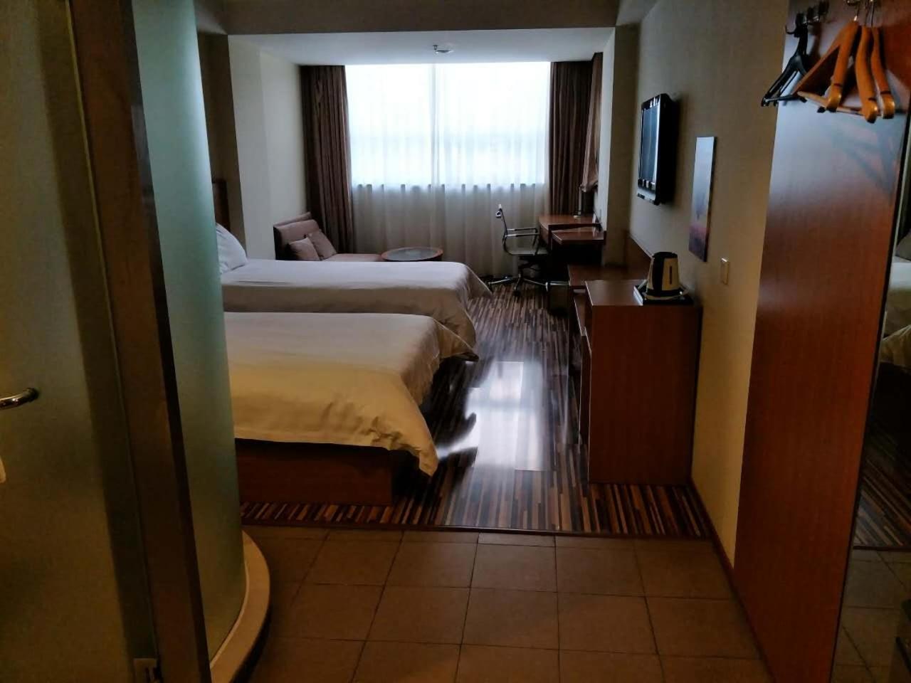 Standard Twin Room photo 2