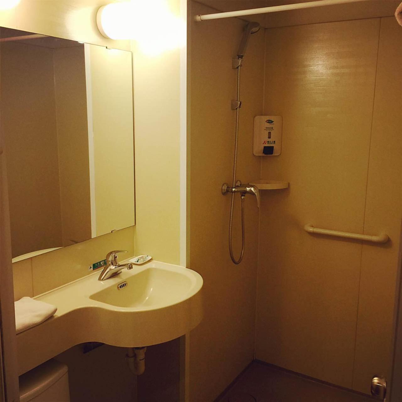 Budget Double Room photo 2