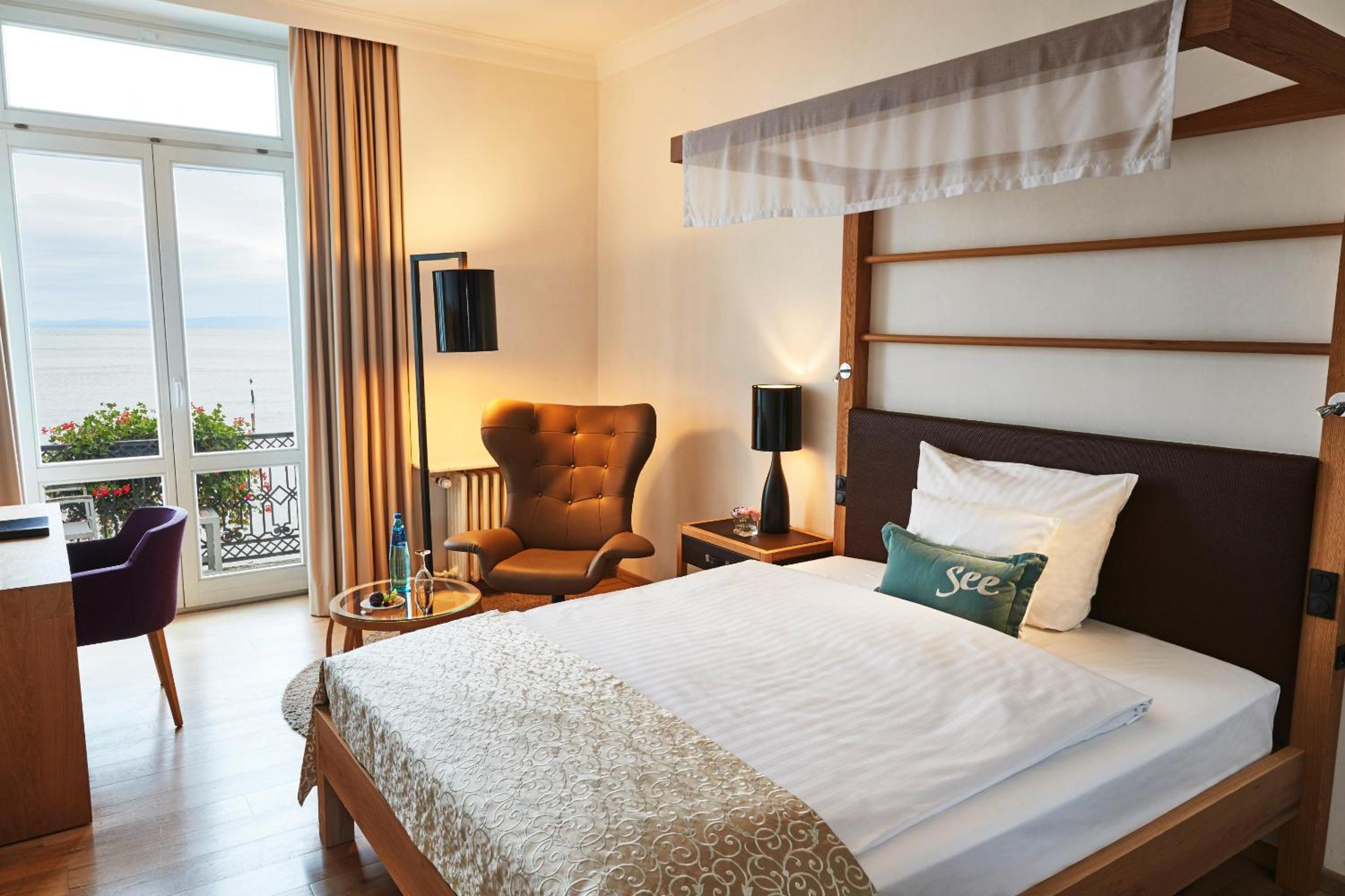Deluxe Single Room with Lake View - Photo 2