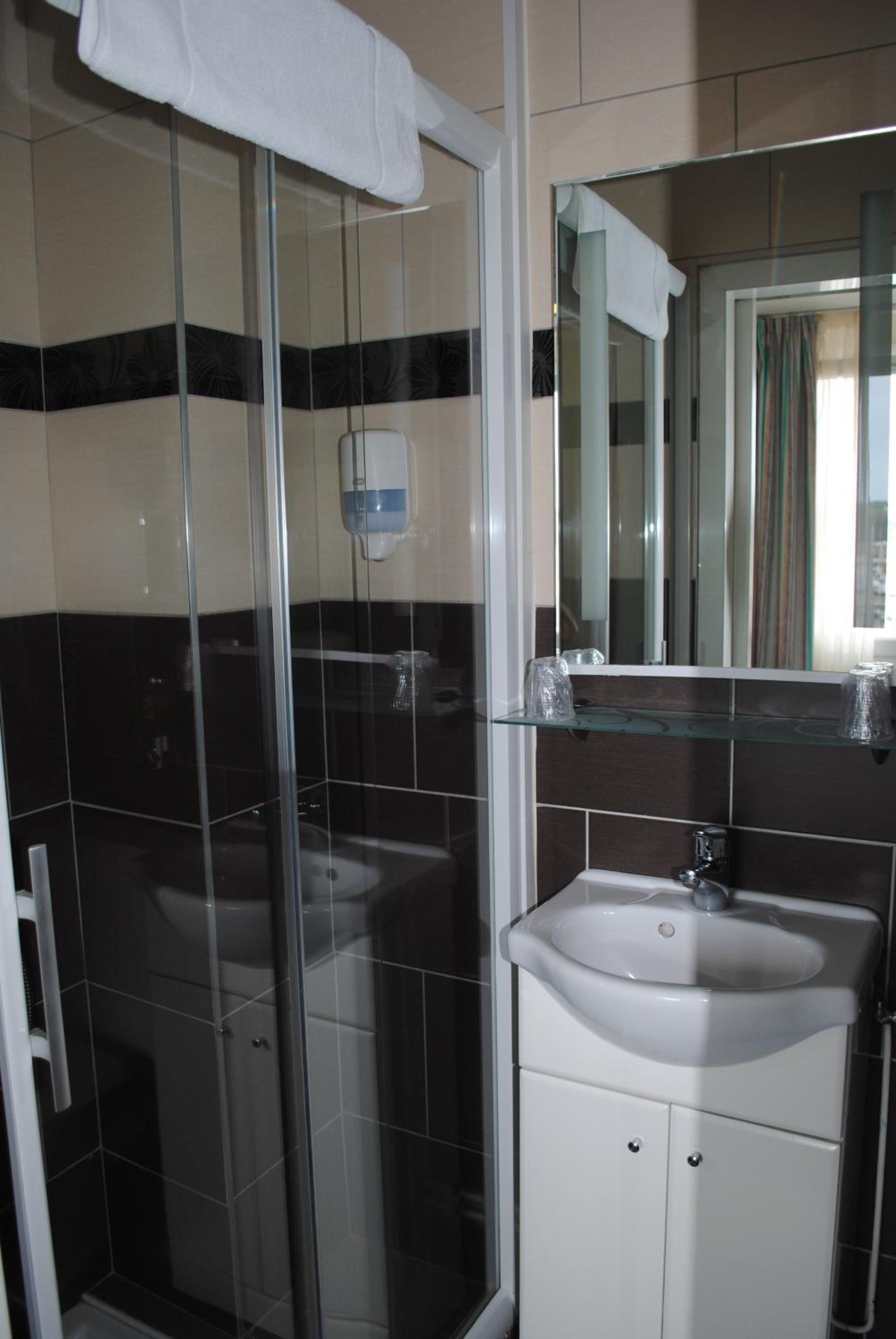 Standard Double Room - Port View - Photo 2