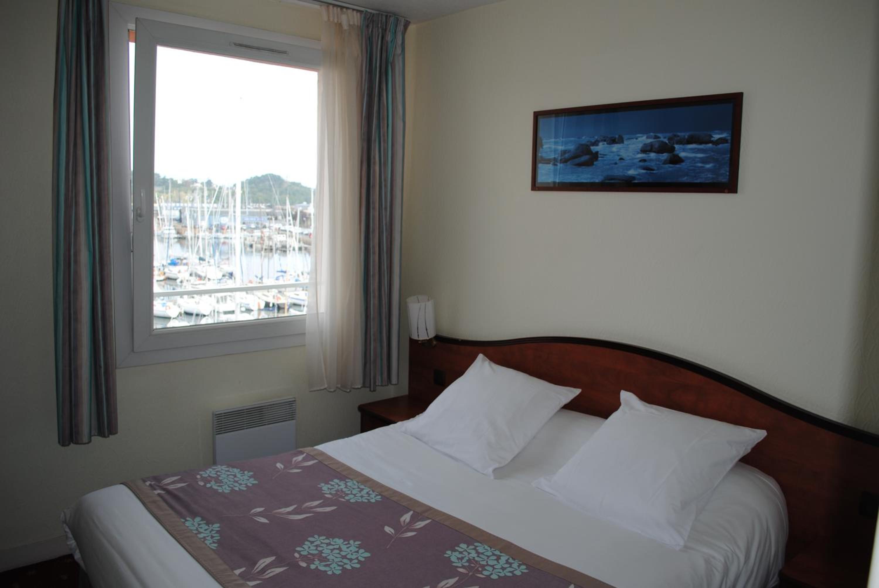 Standard Double Room - Port View - Photo 1