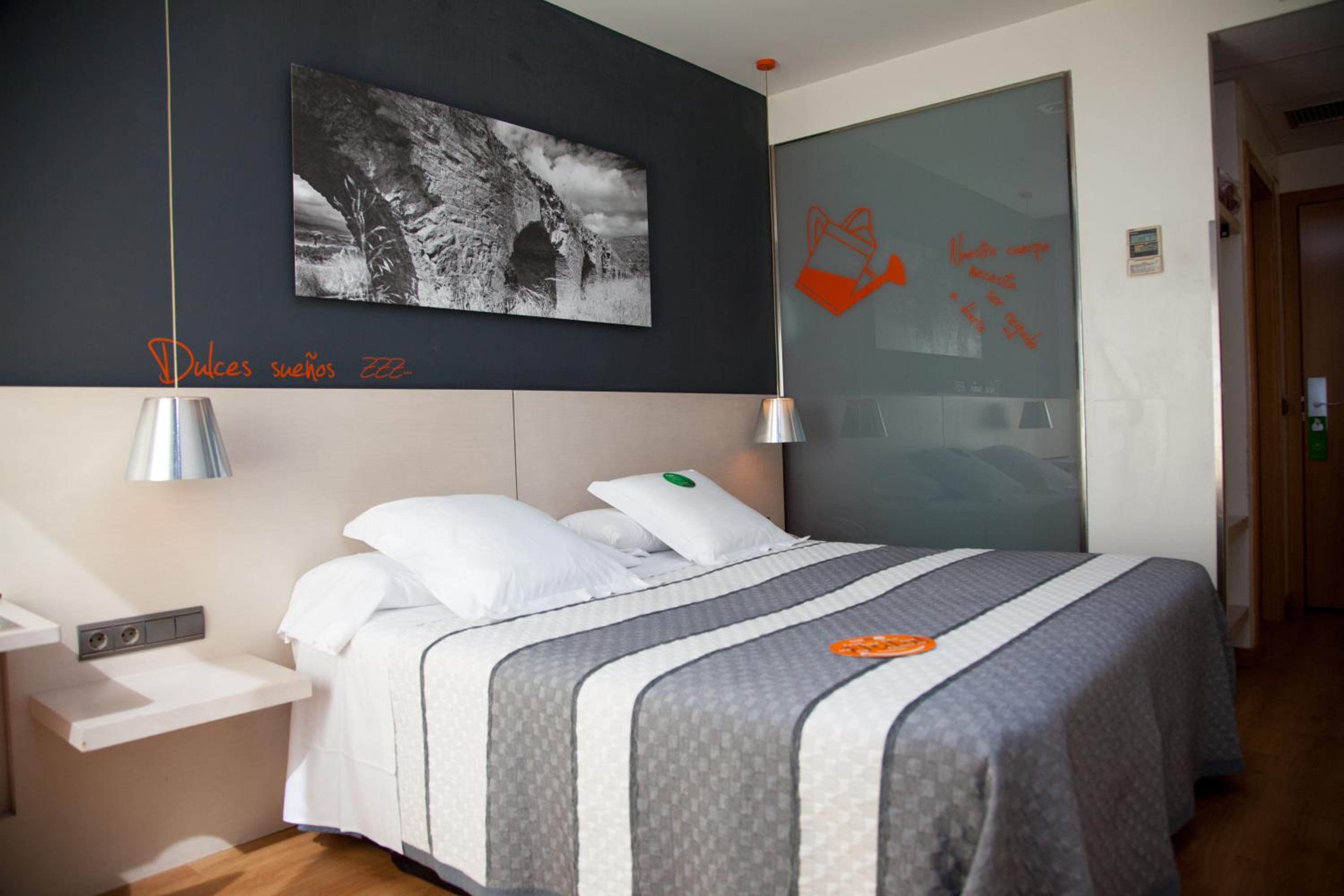 Double or Twin Room with Free Parking photo 2