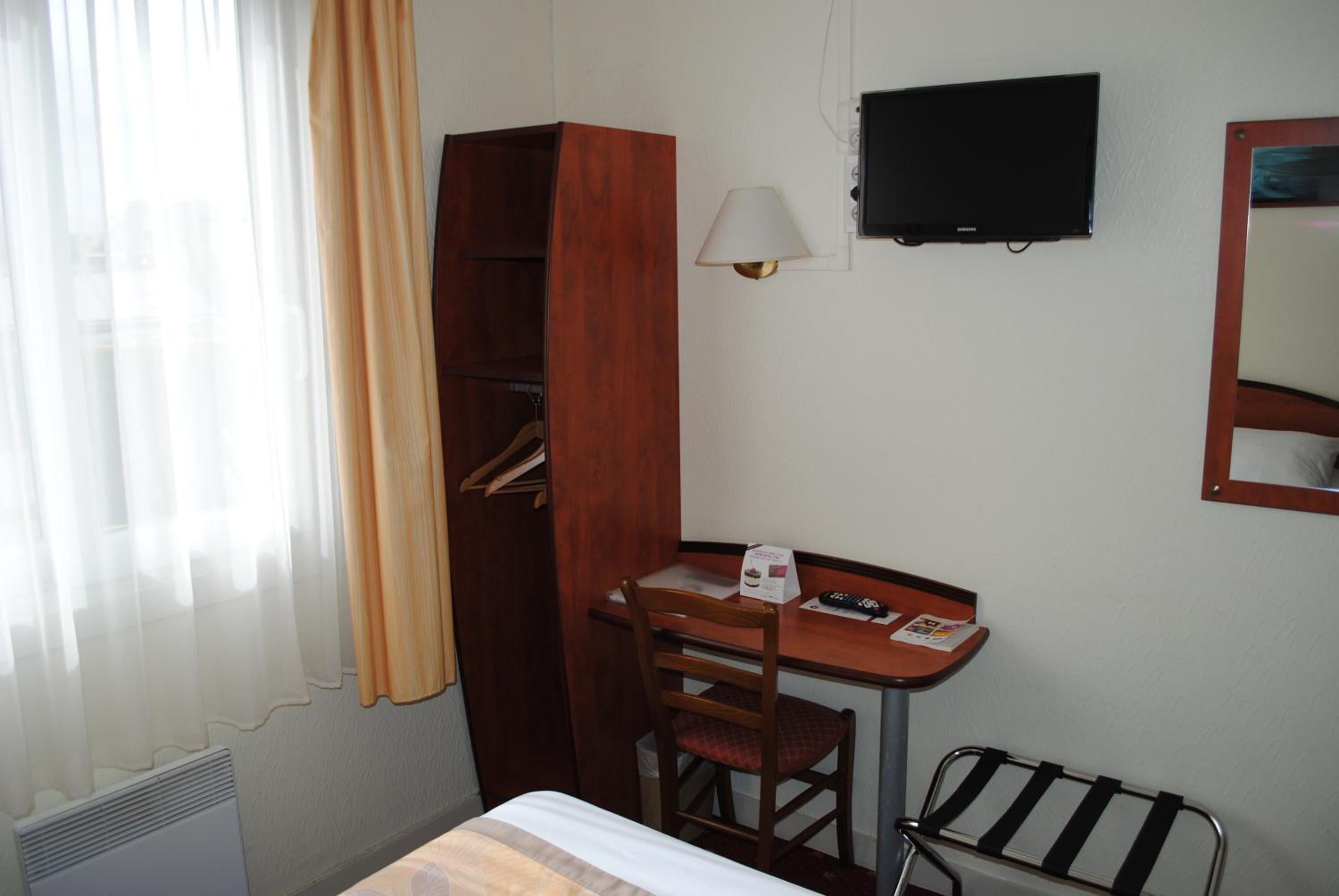 Standard Double Room - City View - Photo 4