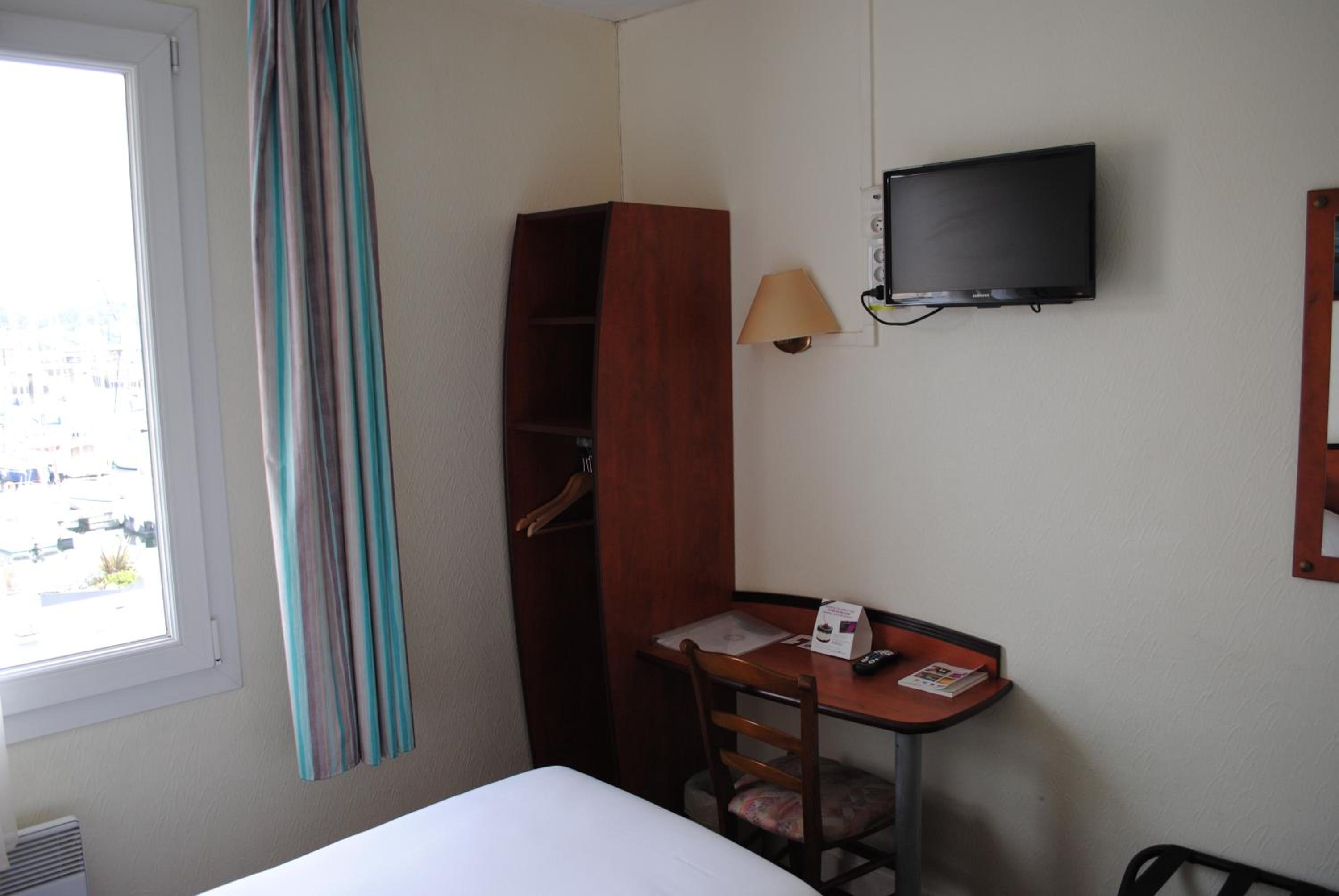 Standard Double Room - Port View - Photo 3