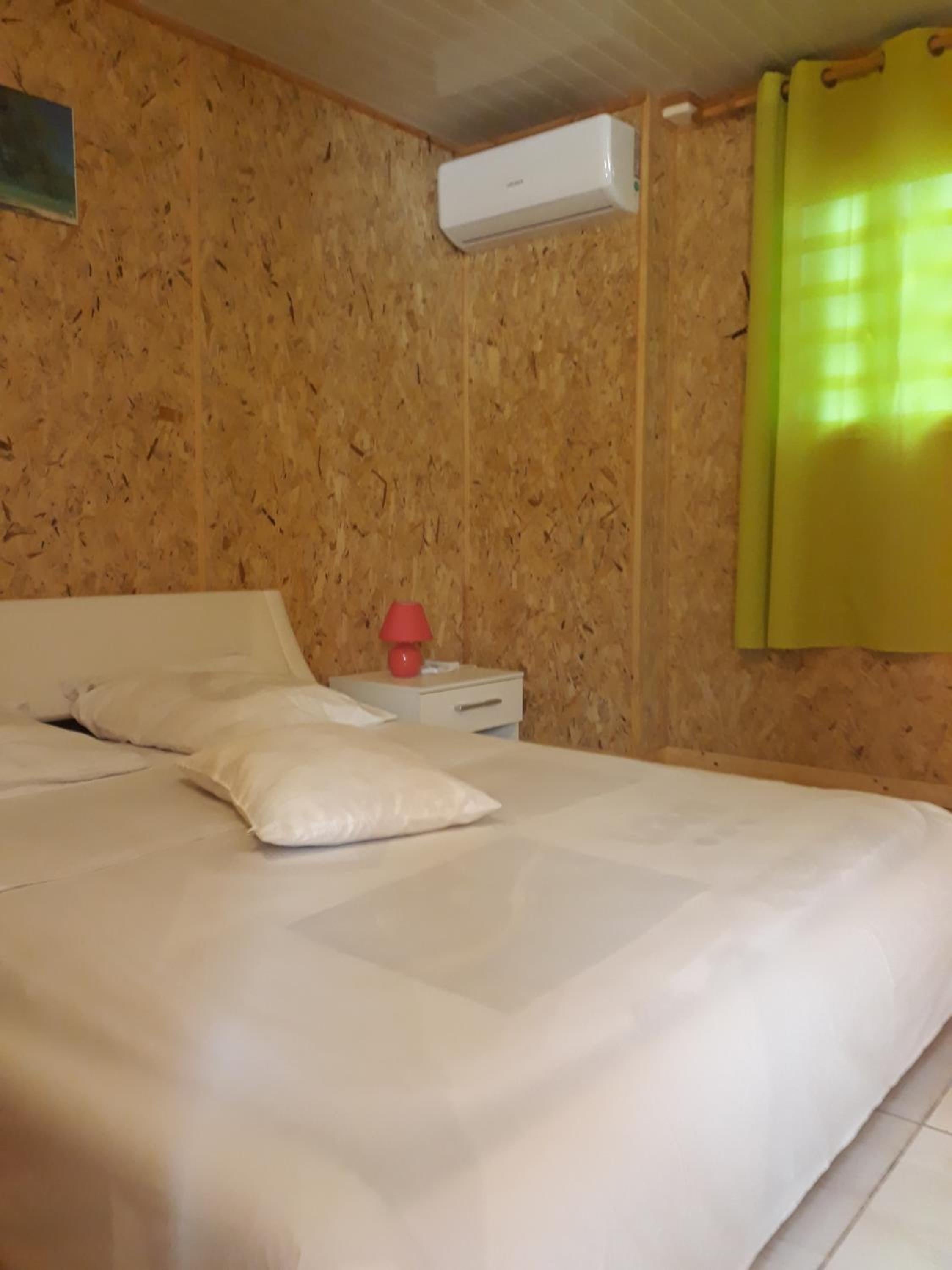 Deluxe Bungalow with Jacuzzi  photo 1