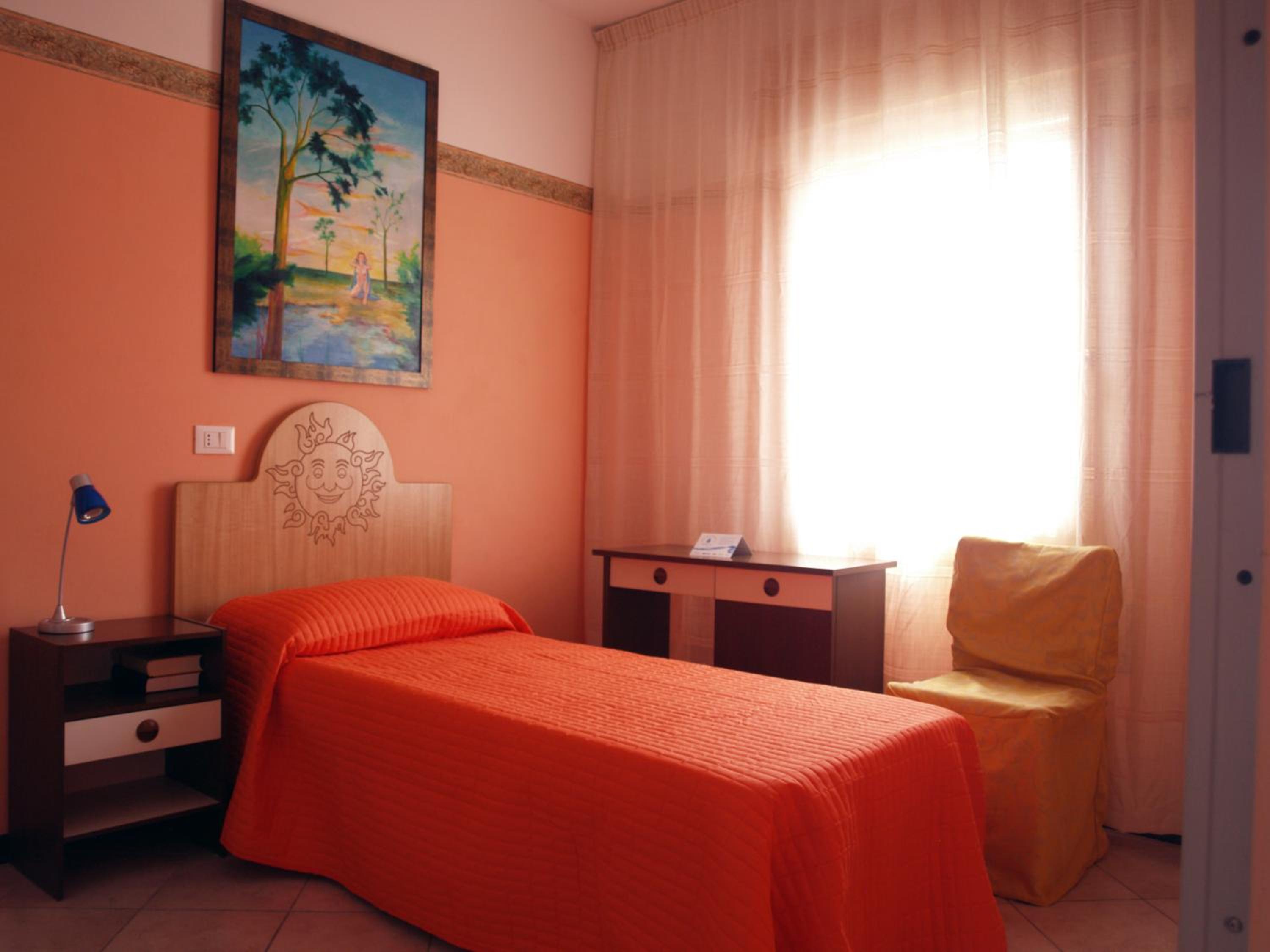 Single Room with Private Bathroom photo 1