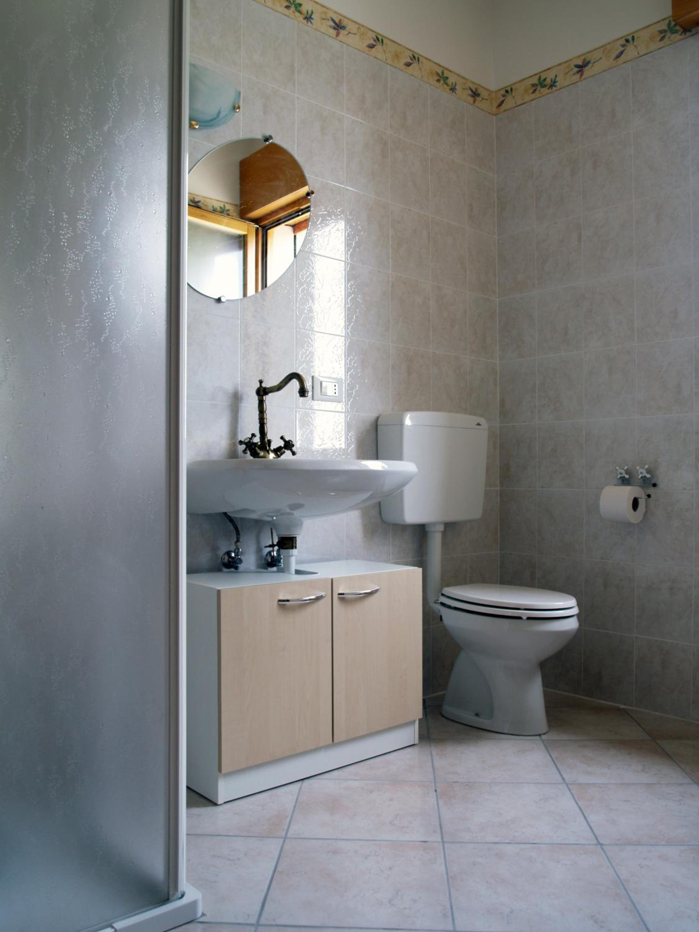 Single Room with Private Bathroom photo 2