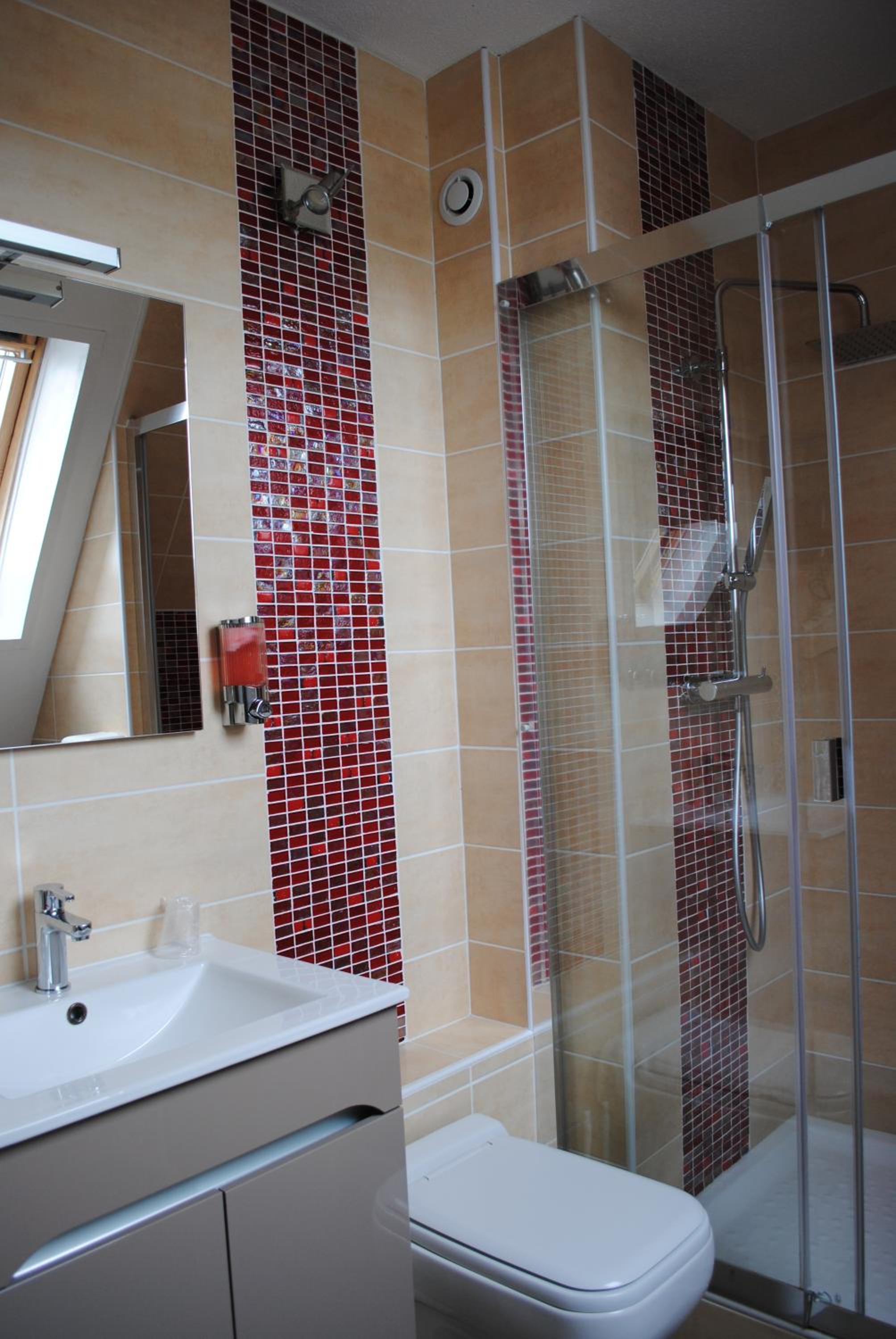 Superior Double Room - Port View - Photo 9