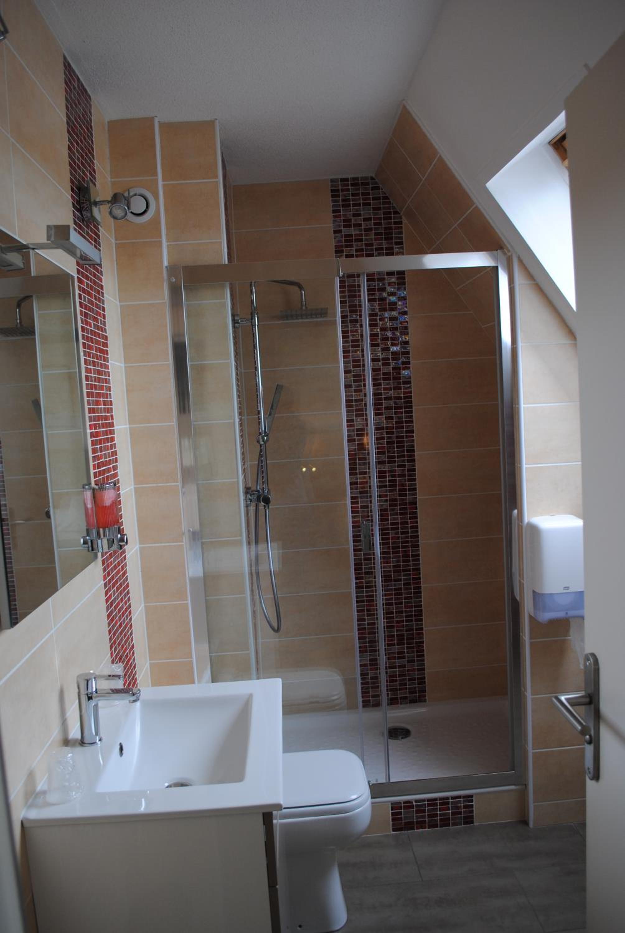 Superior Double Room - Port View - Photo 8