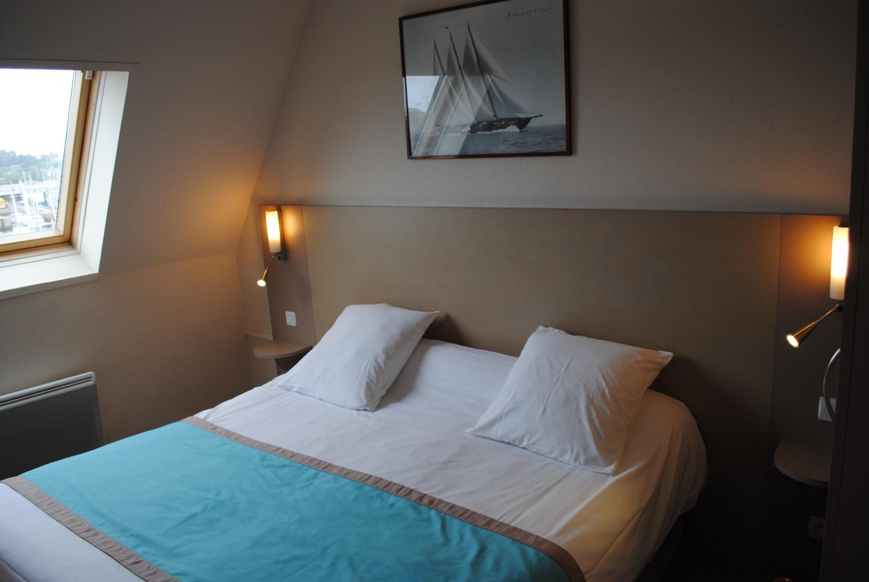 Superior Double Room - Port View - Photo 11