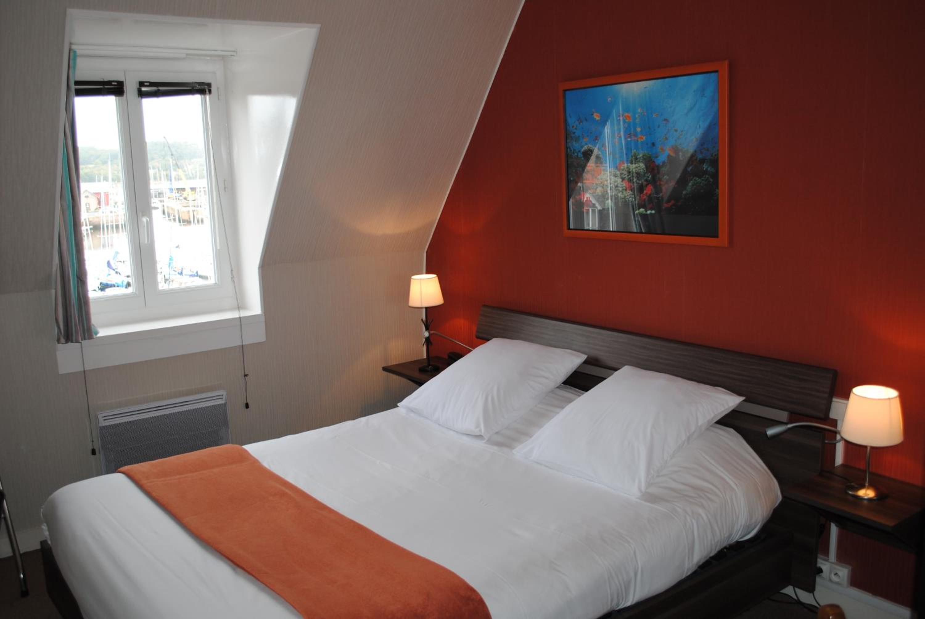 Superior Double Room - Port View - Photo 5