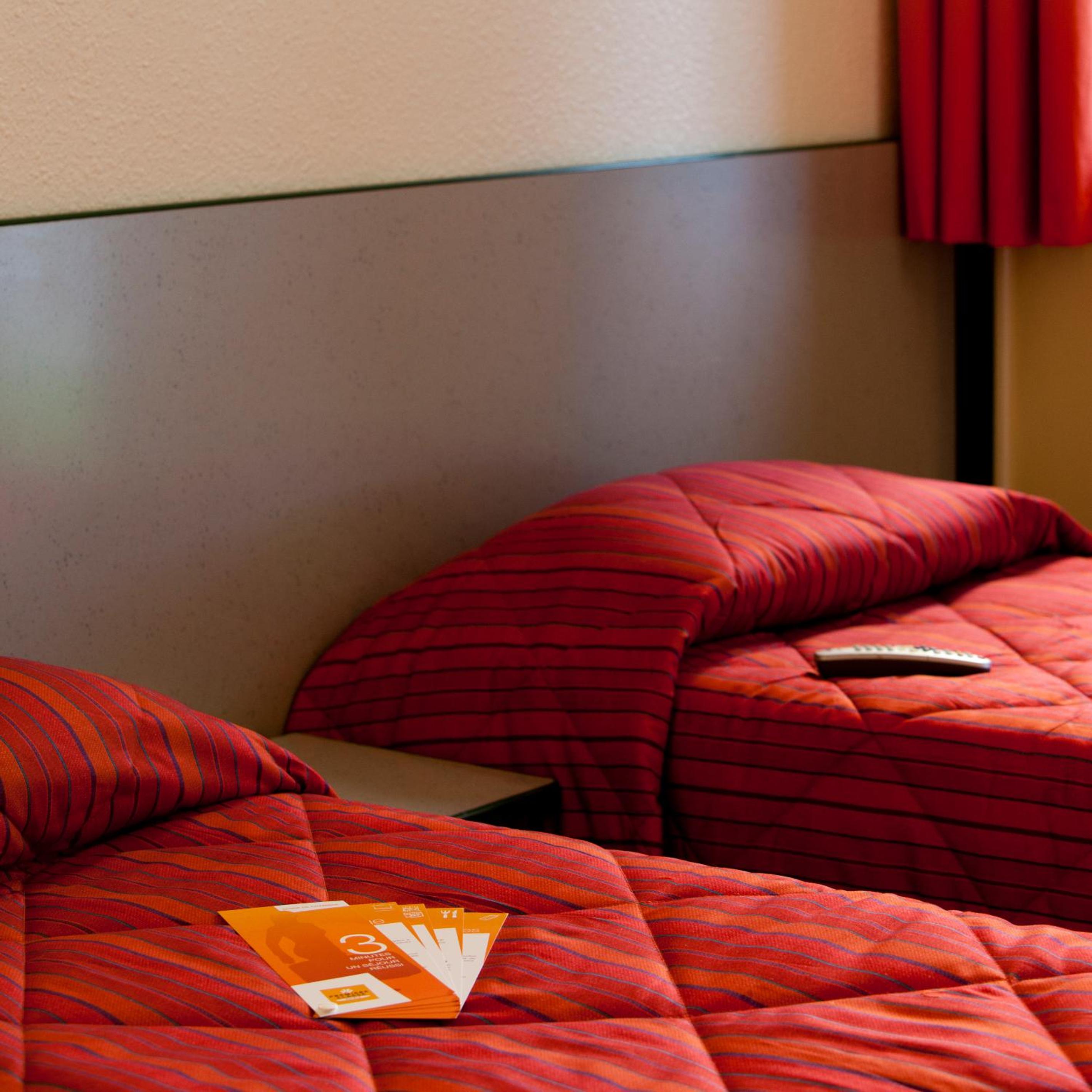 Twin Room - Photo 3