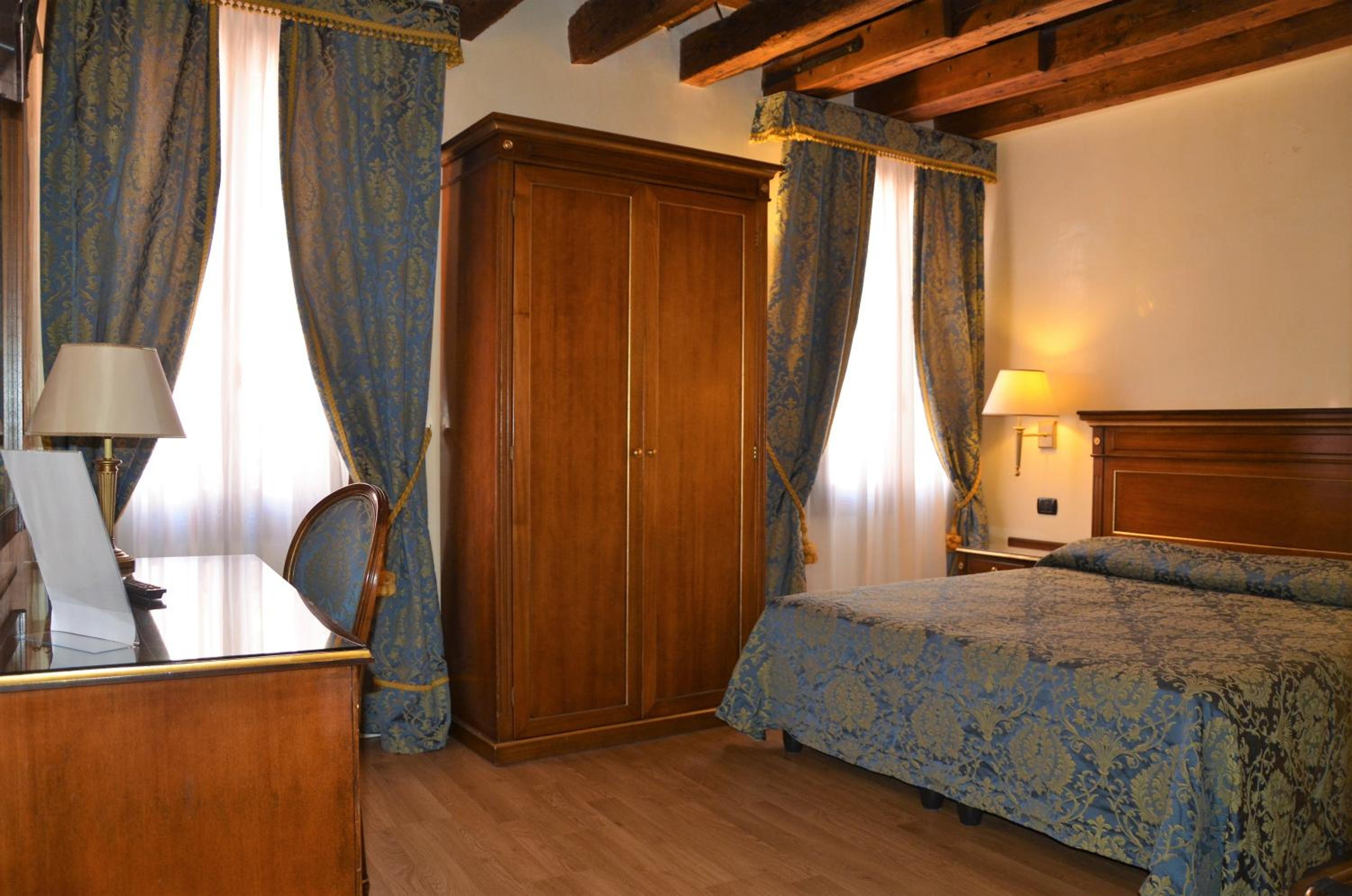 Double Room with Canal View photo 2
