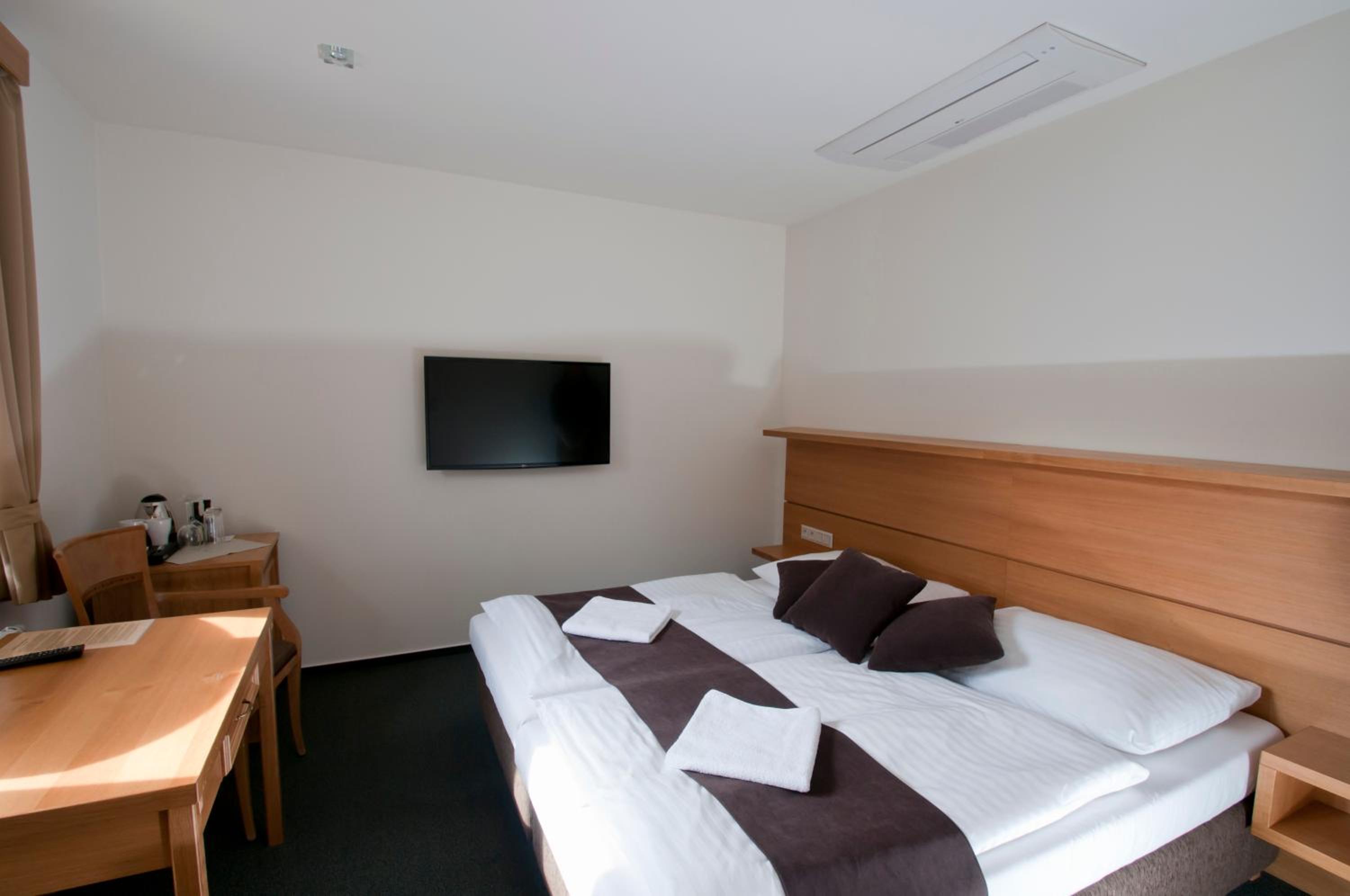 B4 Standard Double Room photo 3