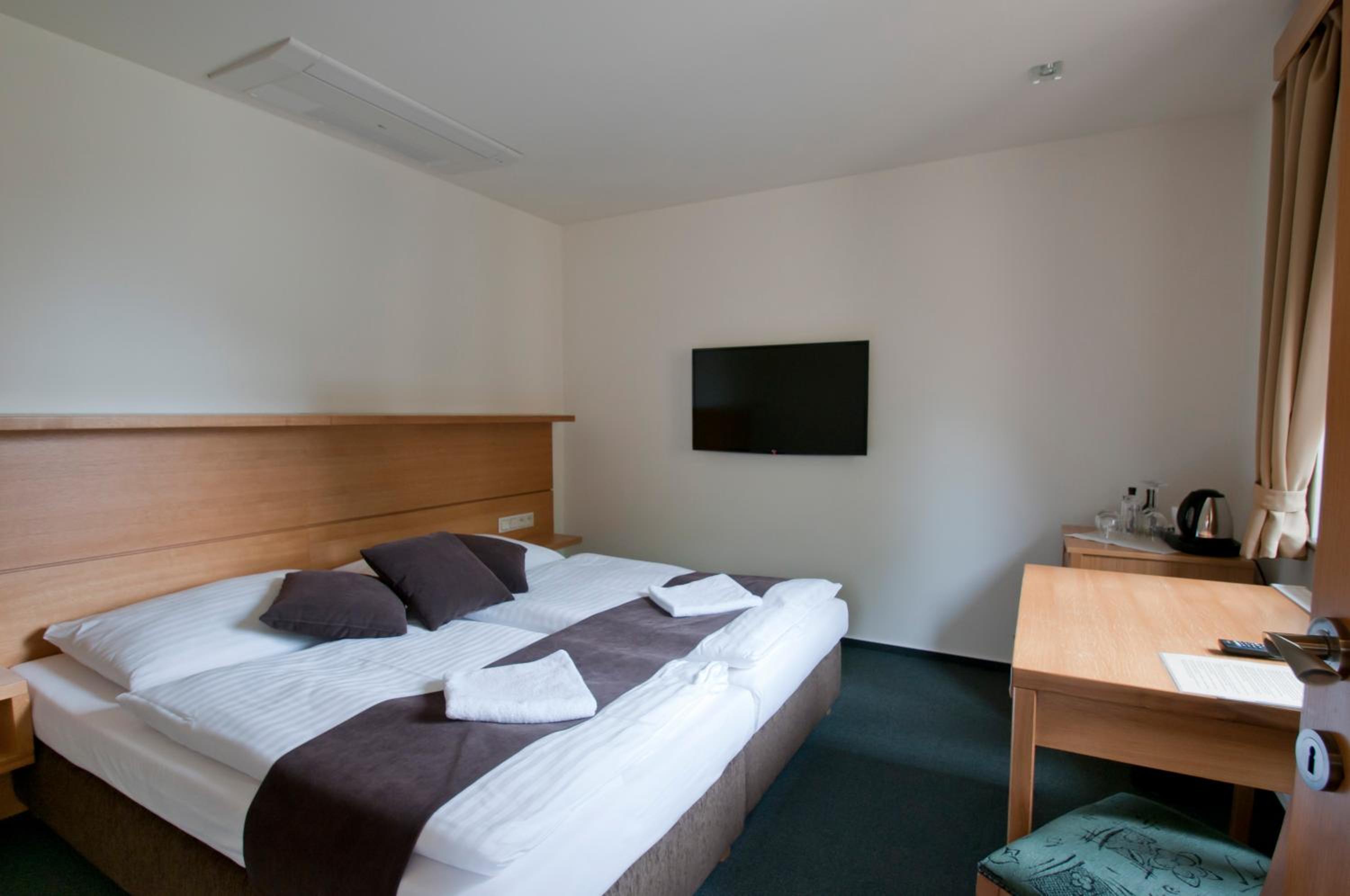 B6 Standard Double Room