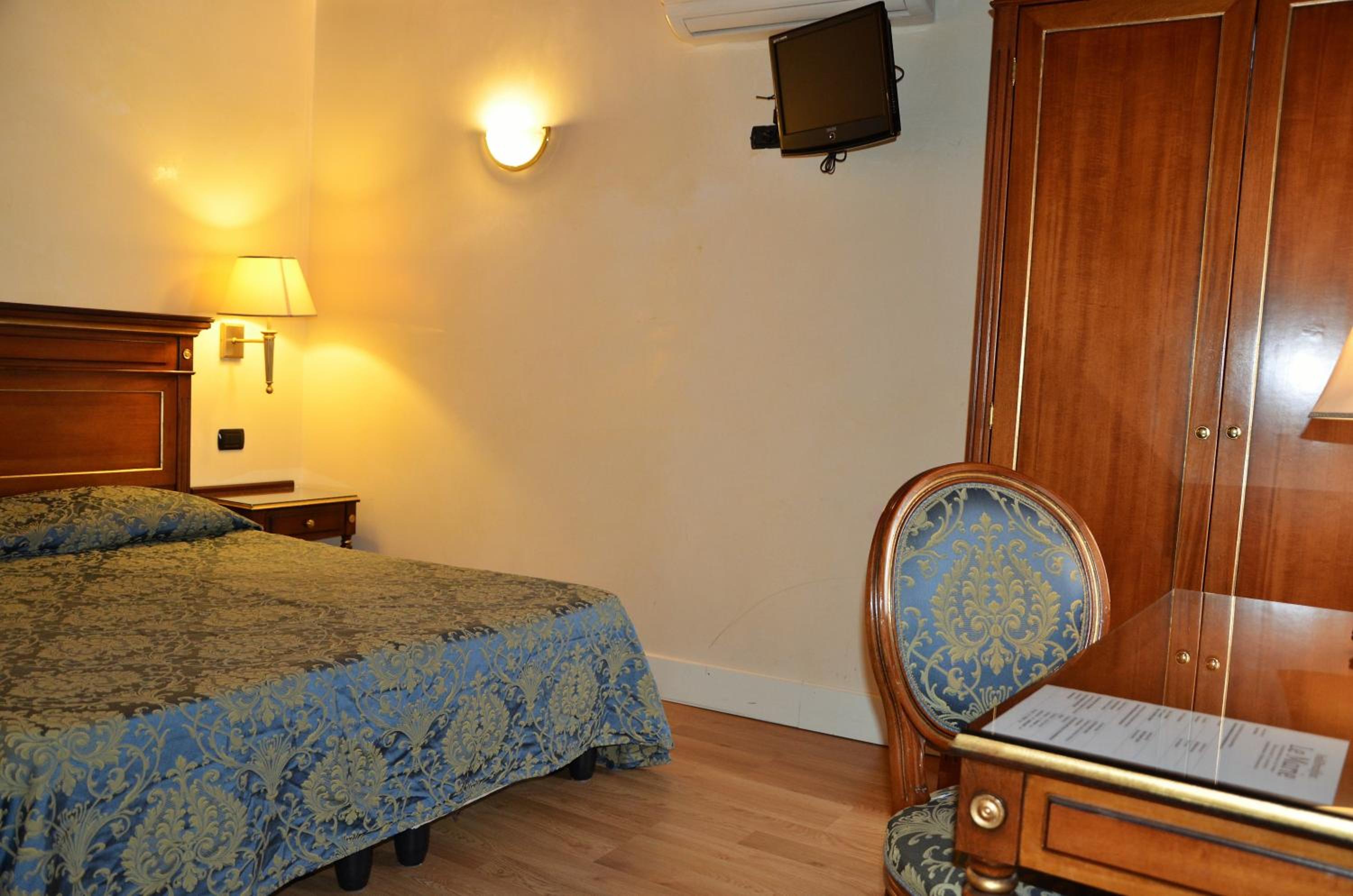 Economy Double Room photo 1