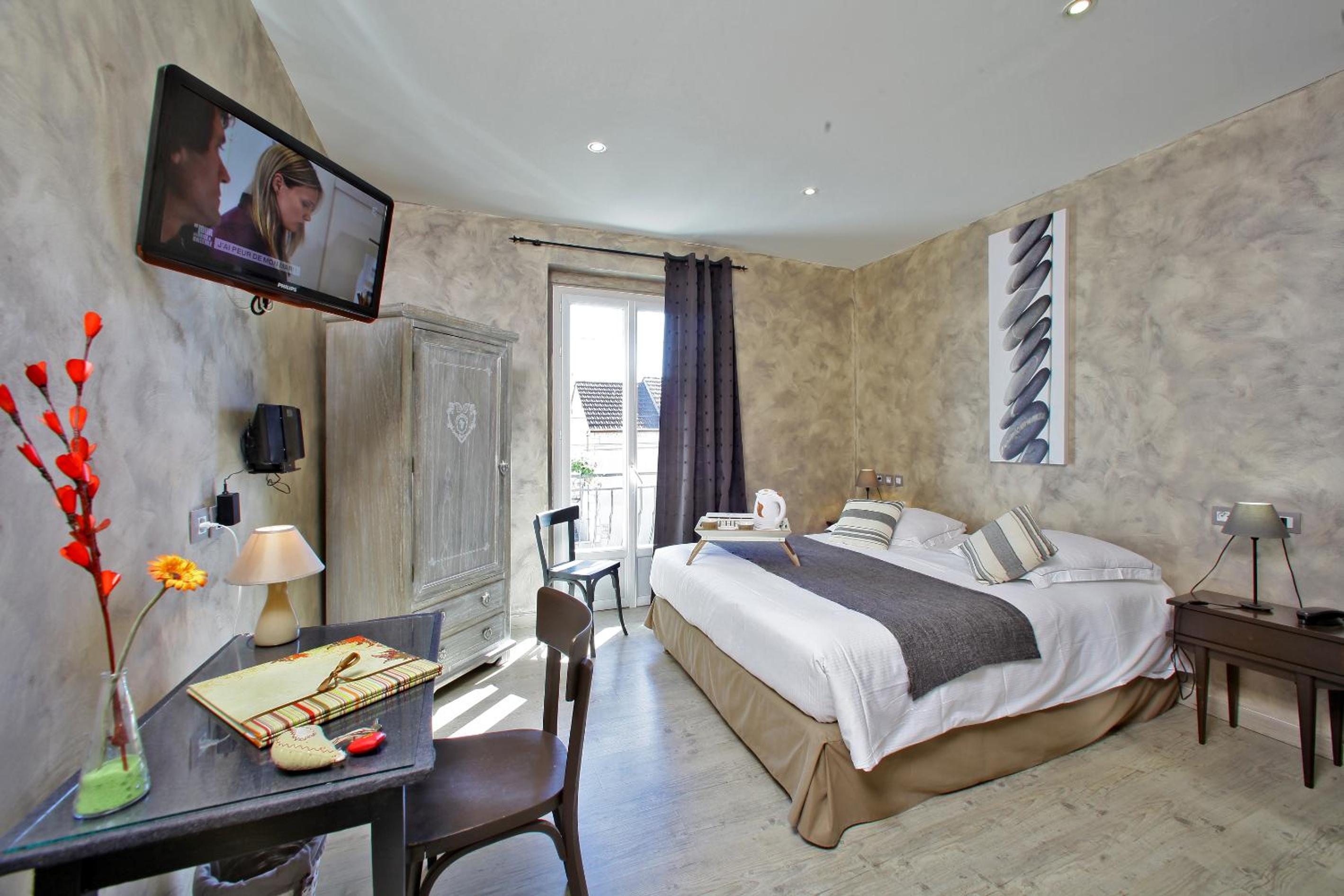 Standard Double Room with Shower - Photo 5