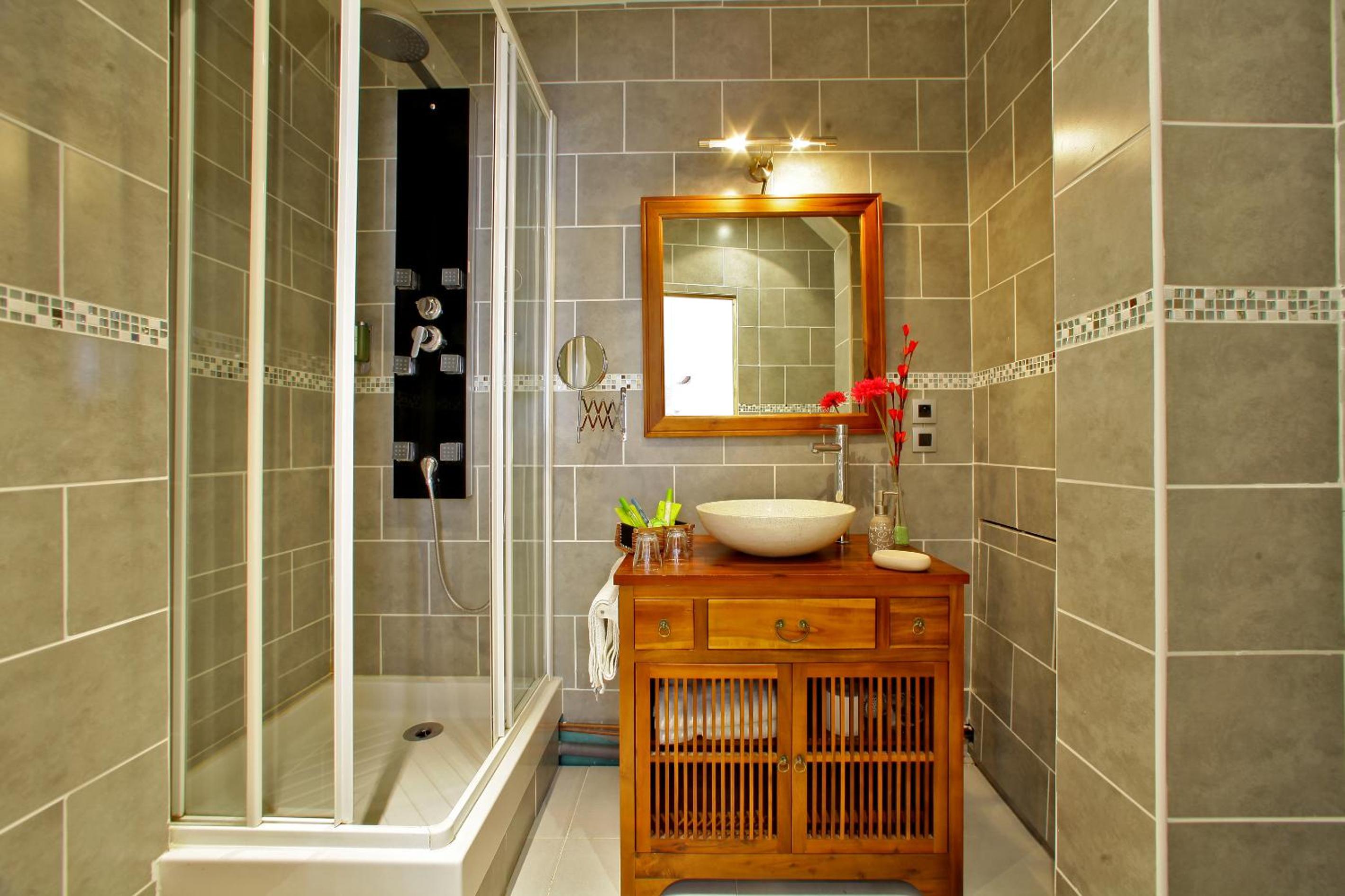 Standard Double Room with Shower - Photo 6