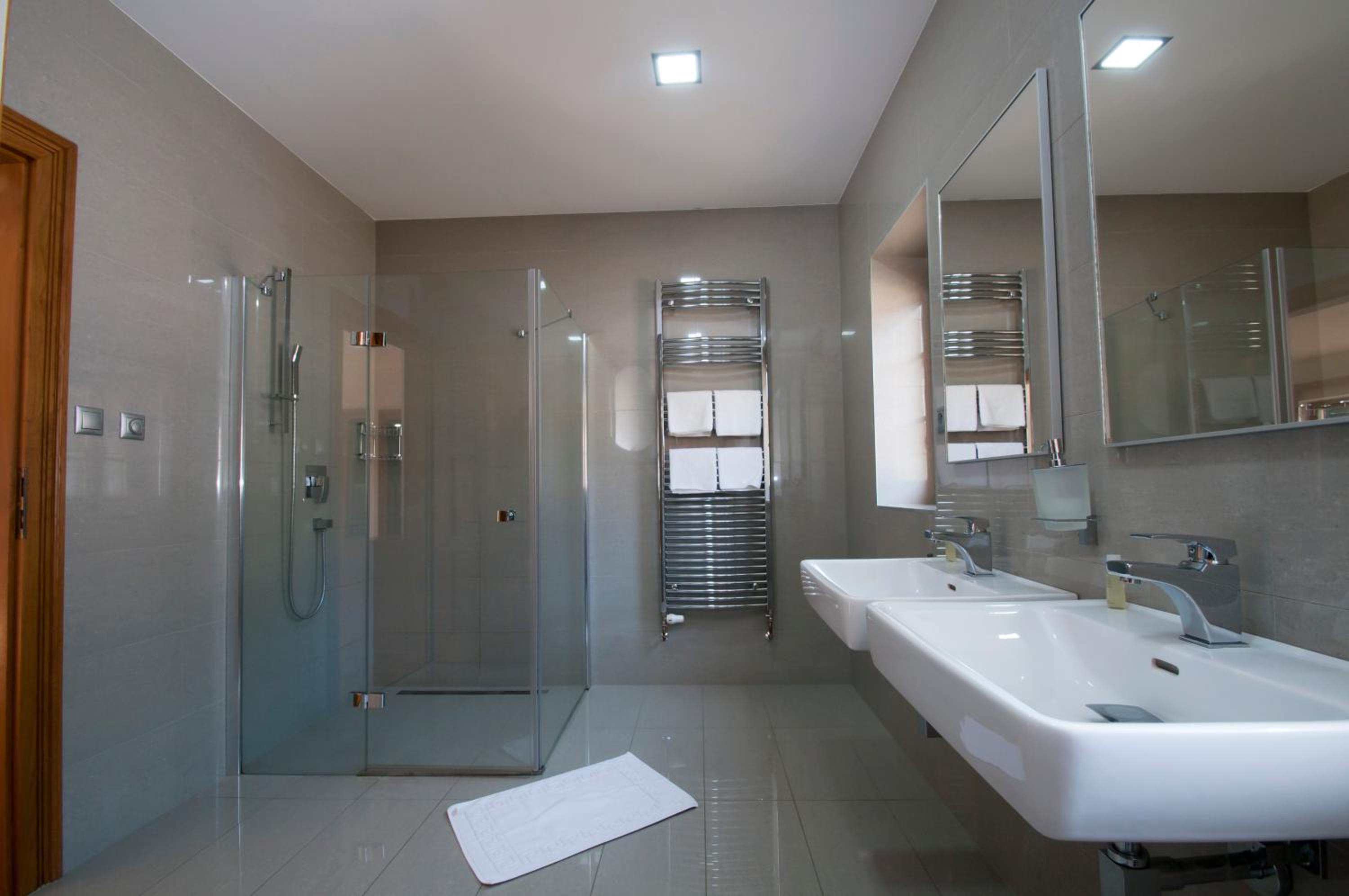 C10 Deluxe Double Room