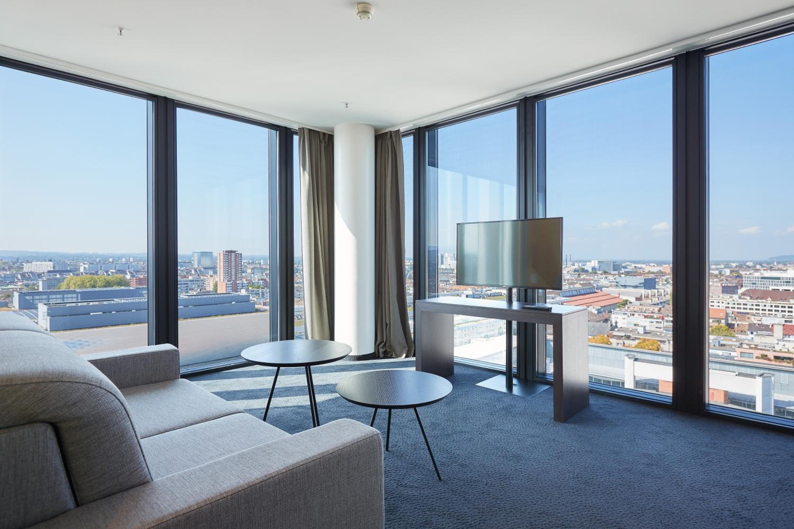 Suite - Photo 7