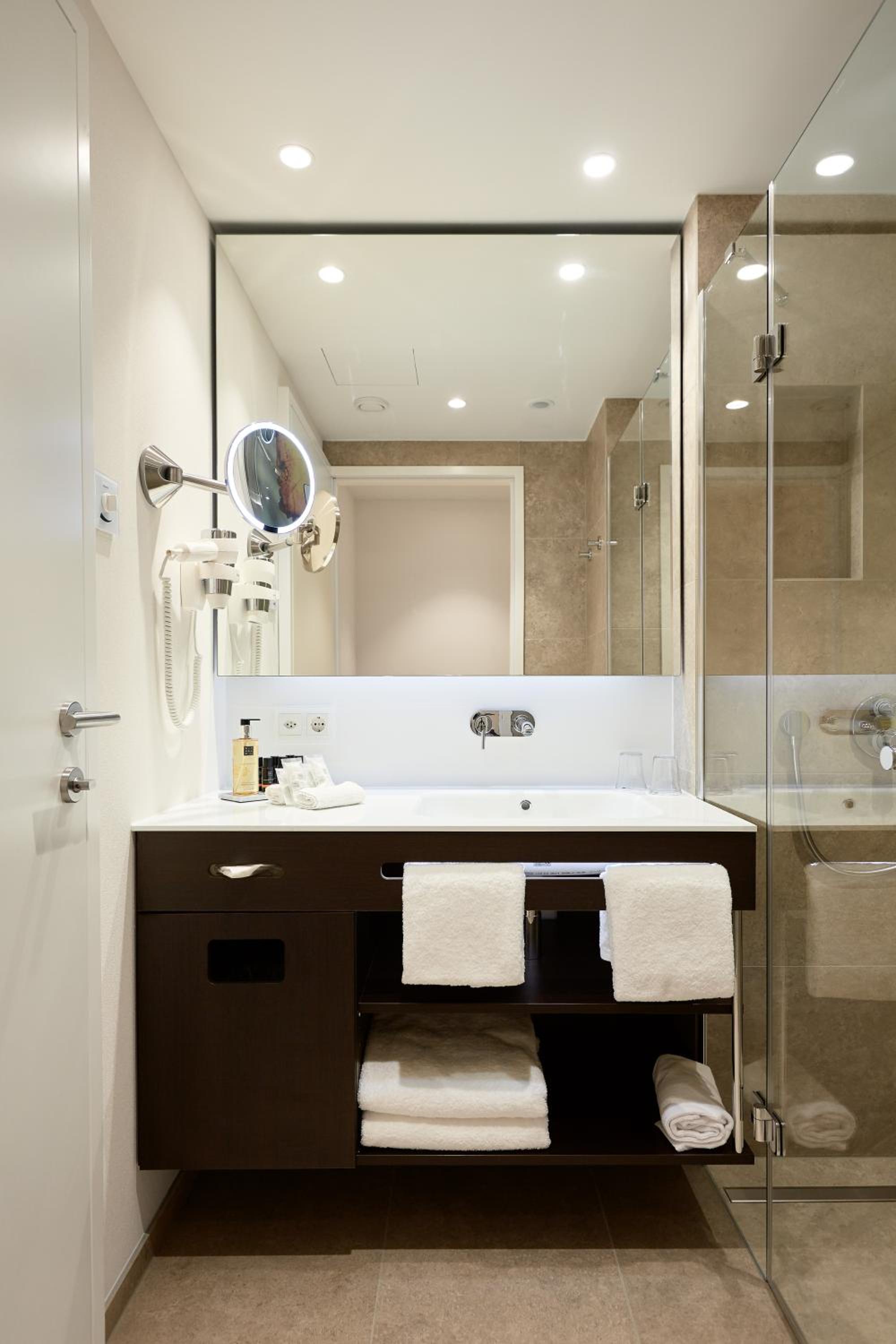 Comfort Queen Room - Photo 2