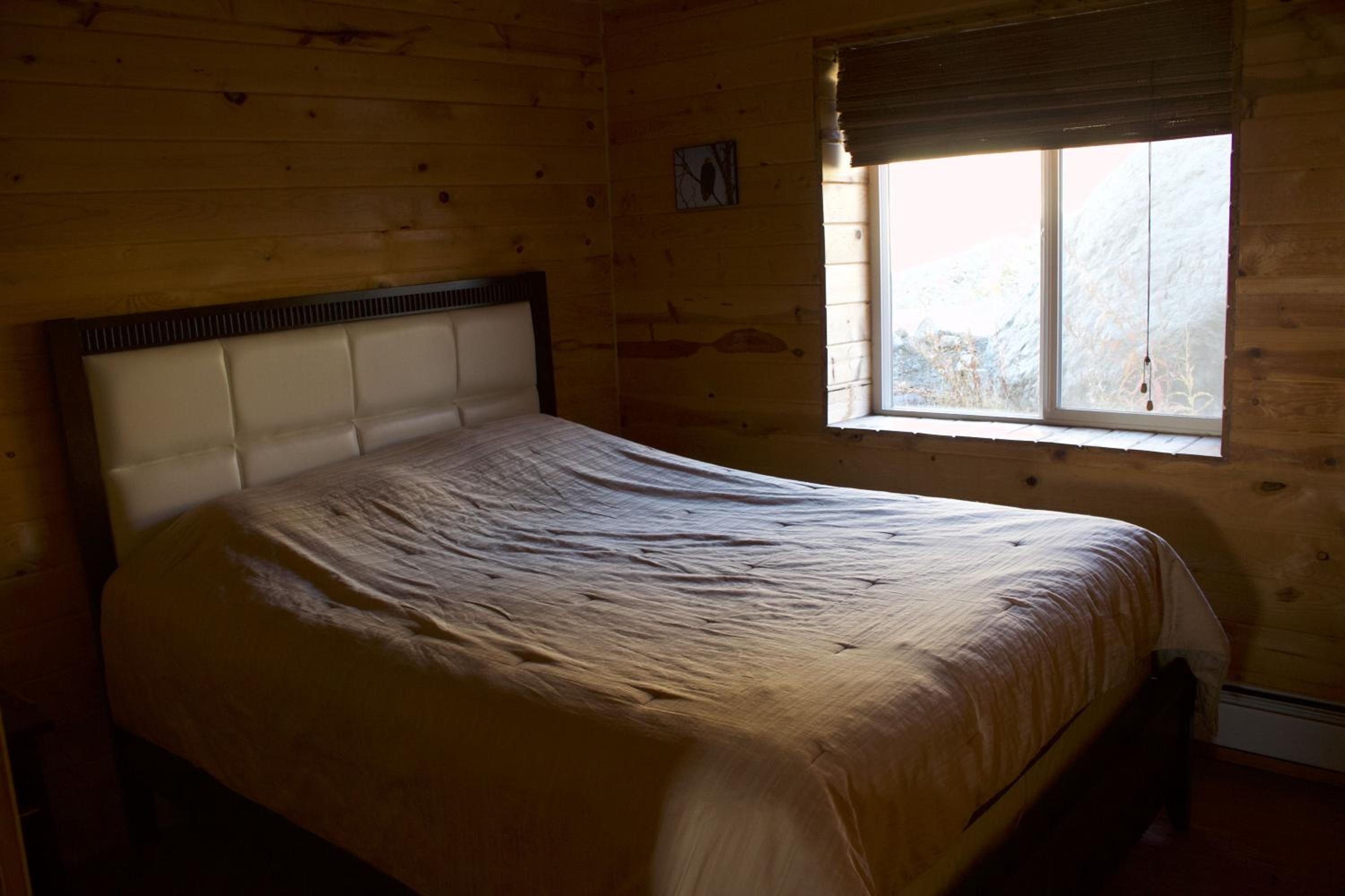 Queen Room photo 2