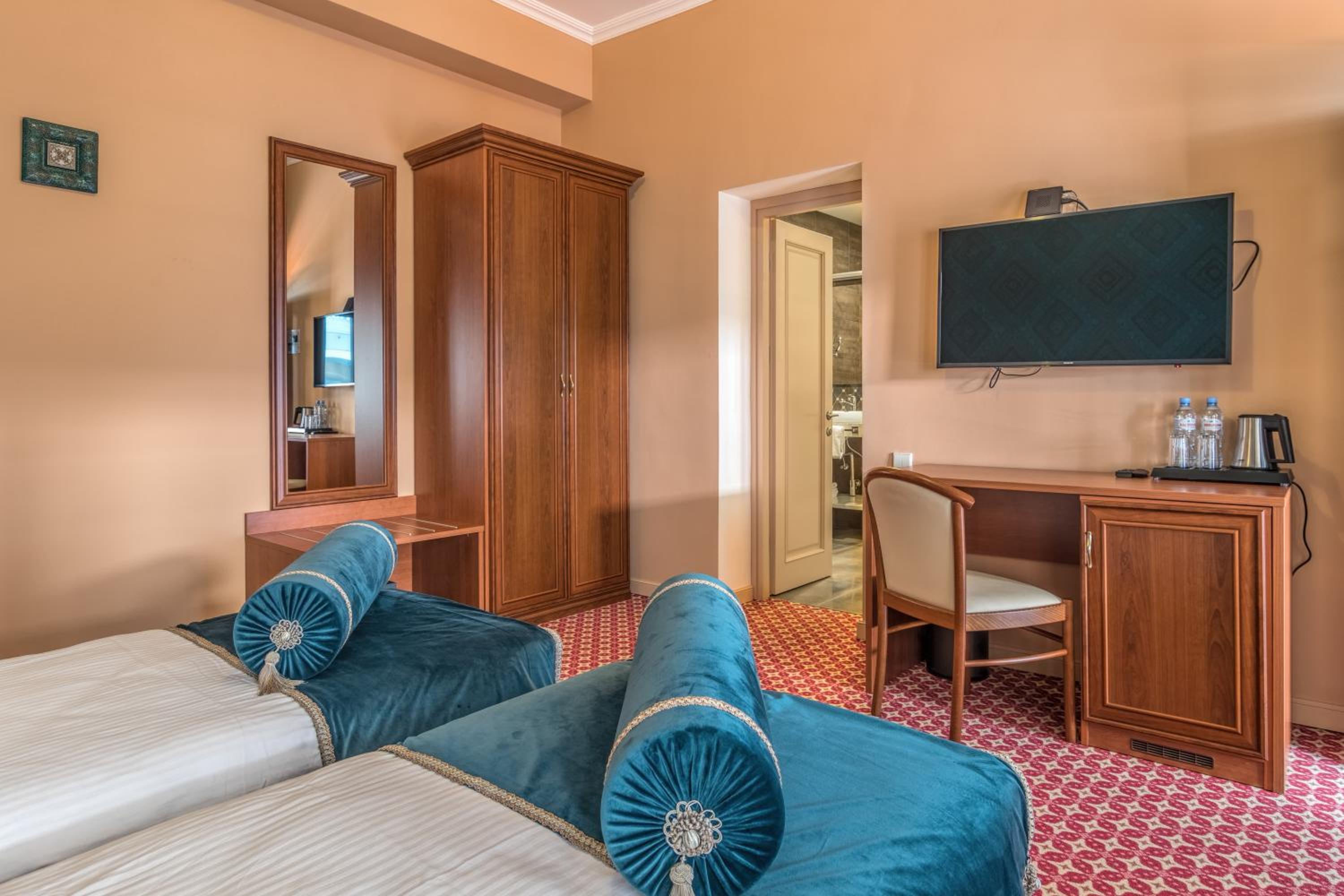 Standard Twin Room photo 2