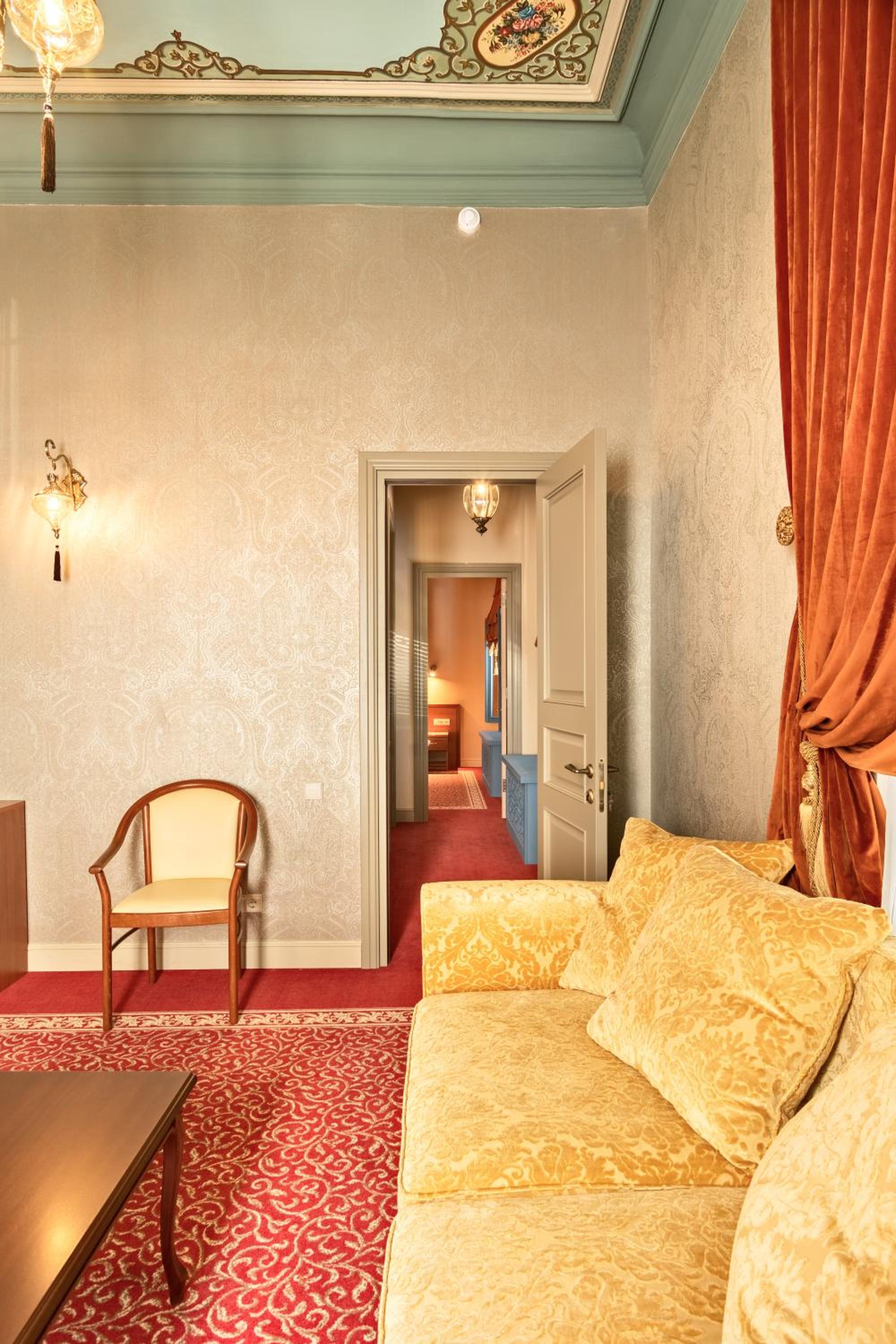 Suite with Mountain View photo 2