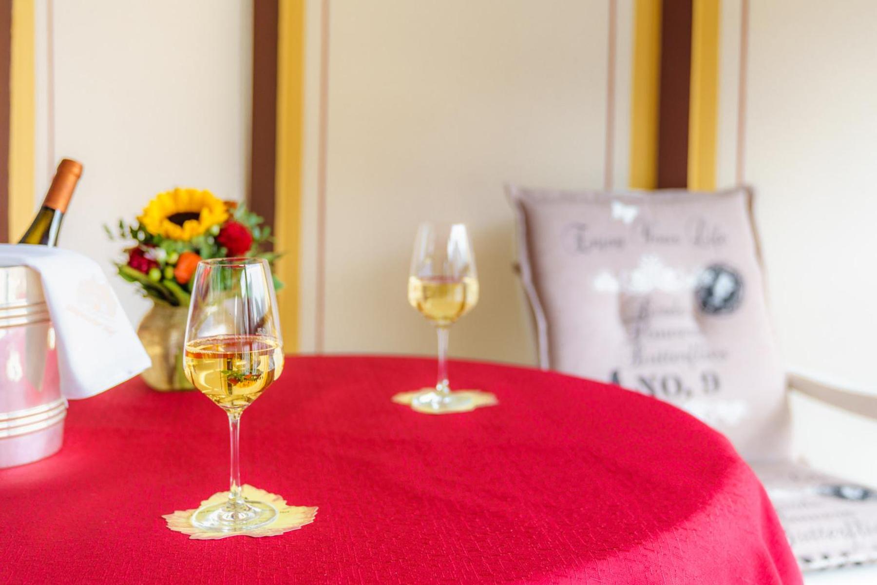 Bridal Room - Photo 5