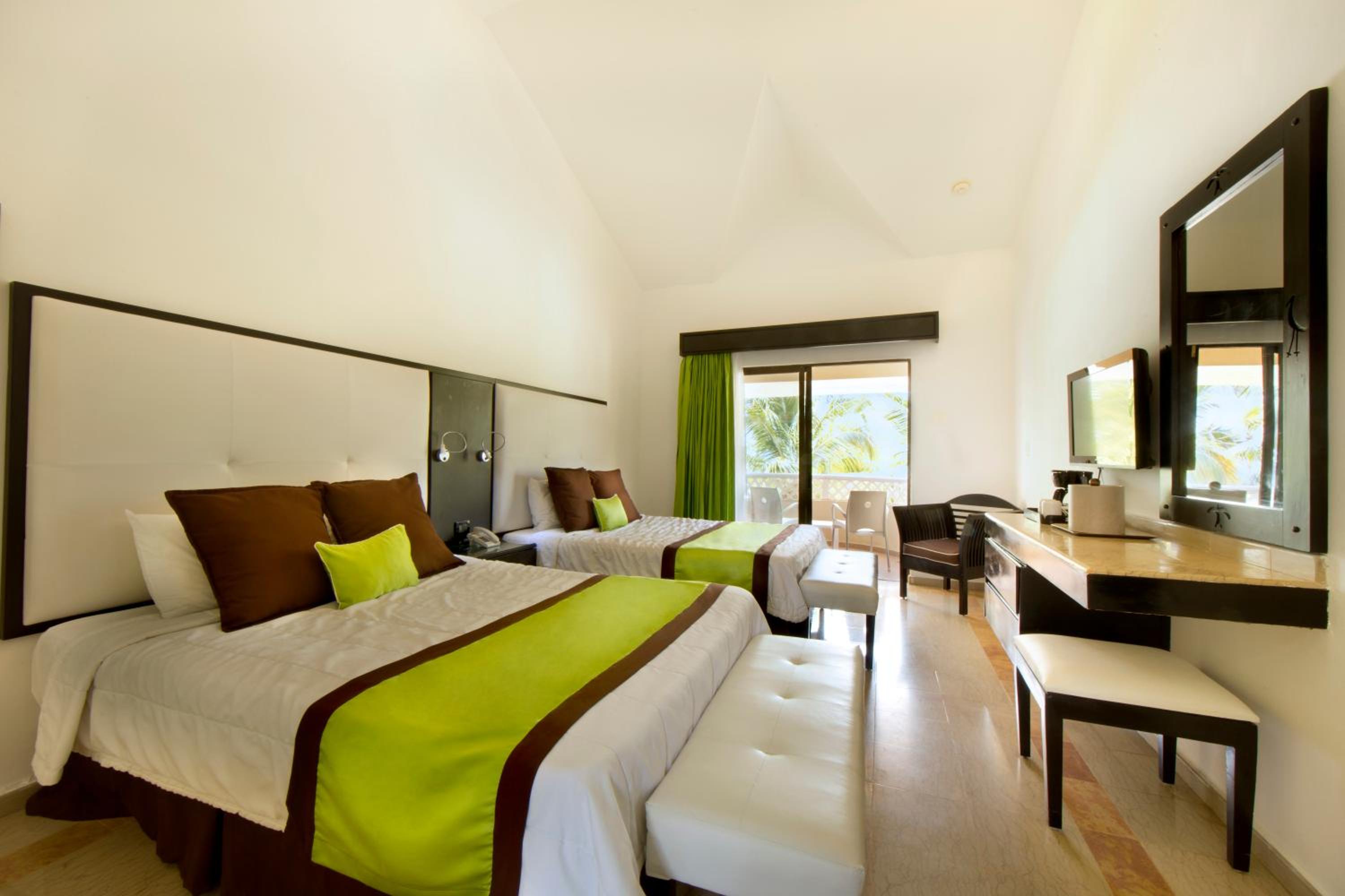 Superior Queen Room with Two Queen Beds and Ocean View - Non-Smoking - Photo 1