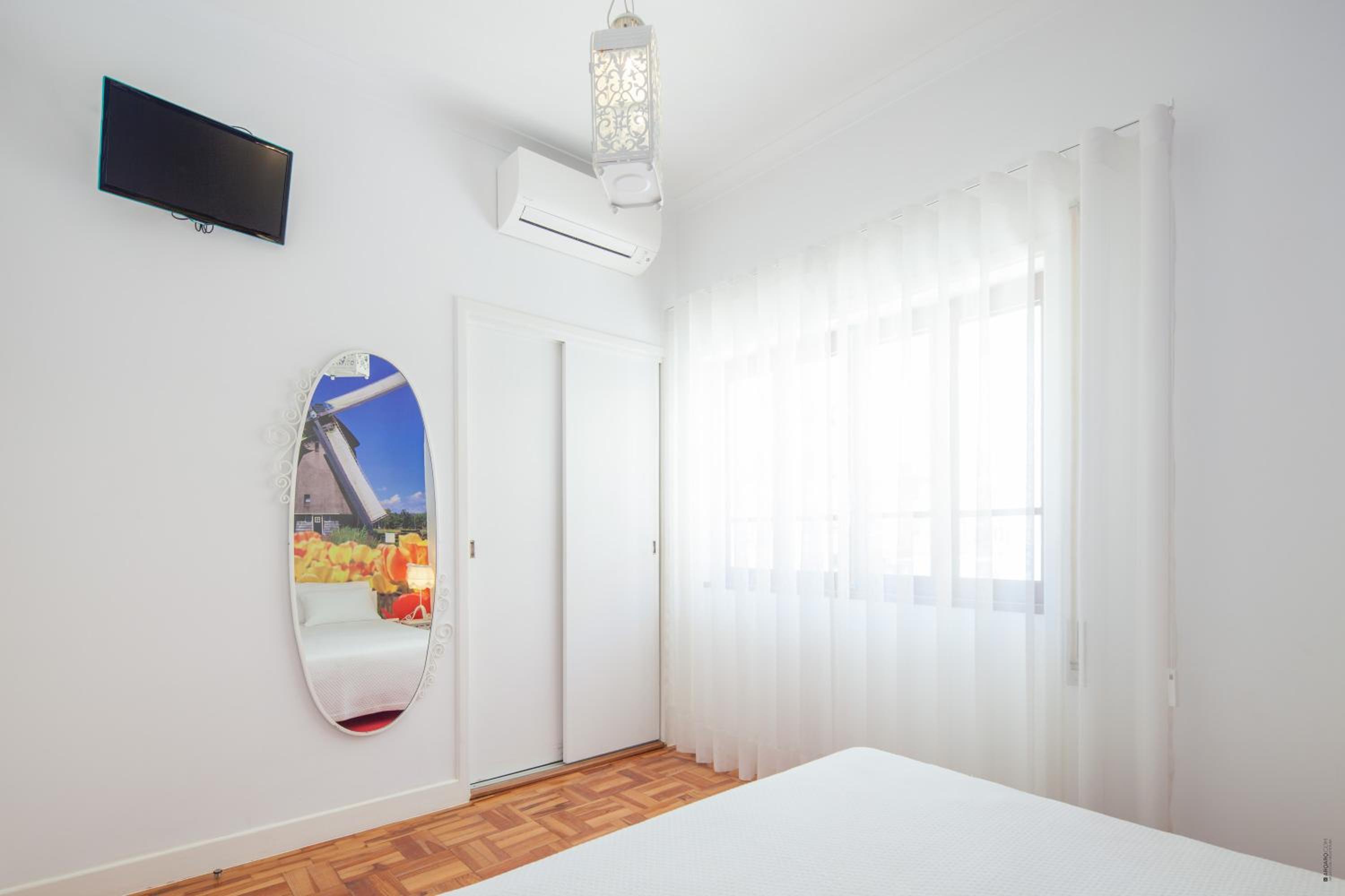 Double Room with Private External Bathroom - Photo 4