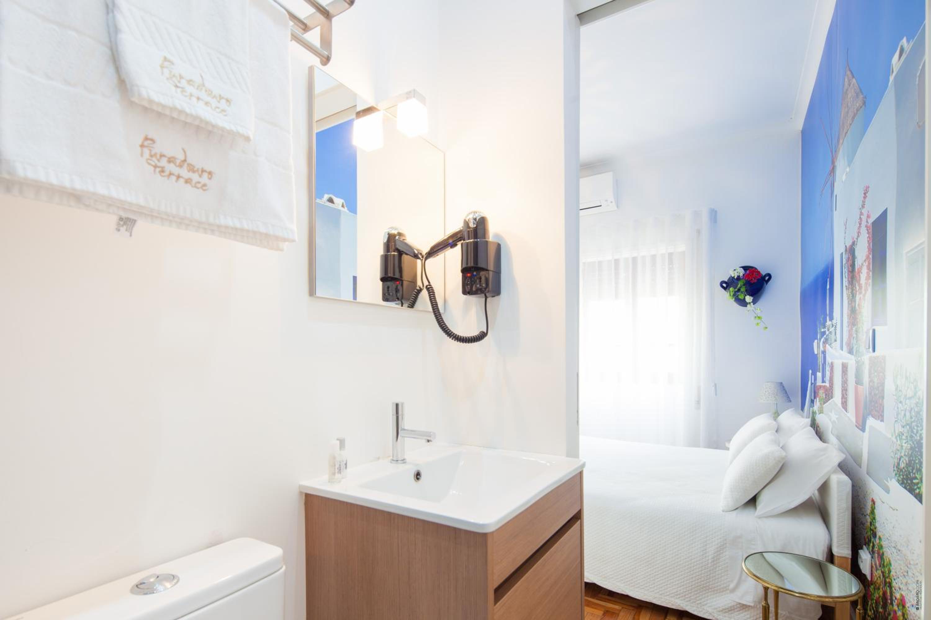 Deluxe Suite - Photo 13