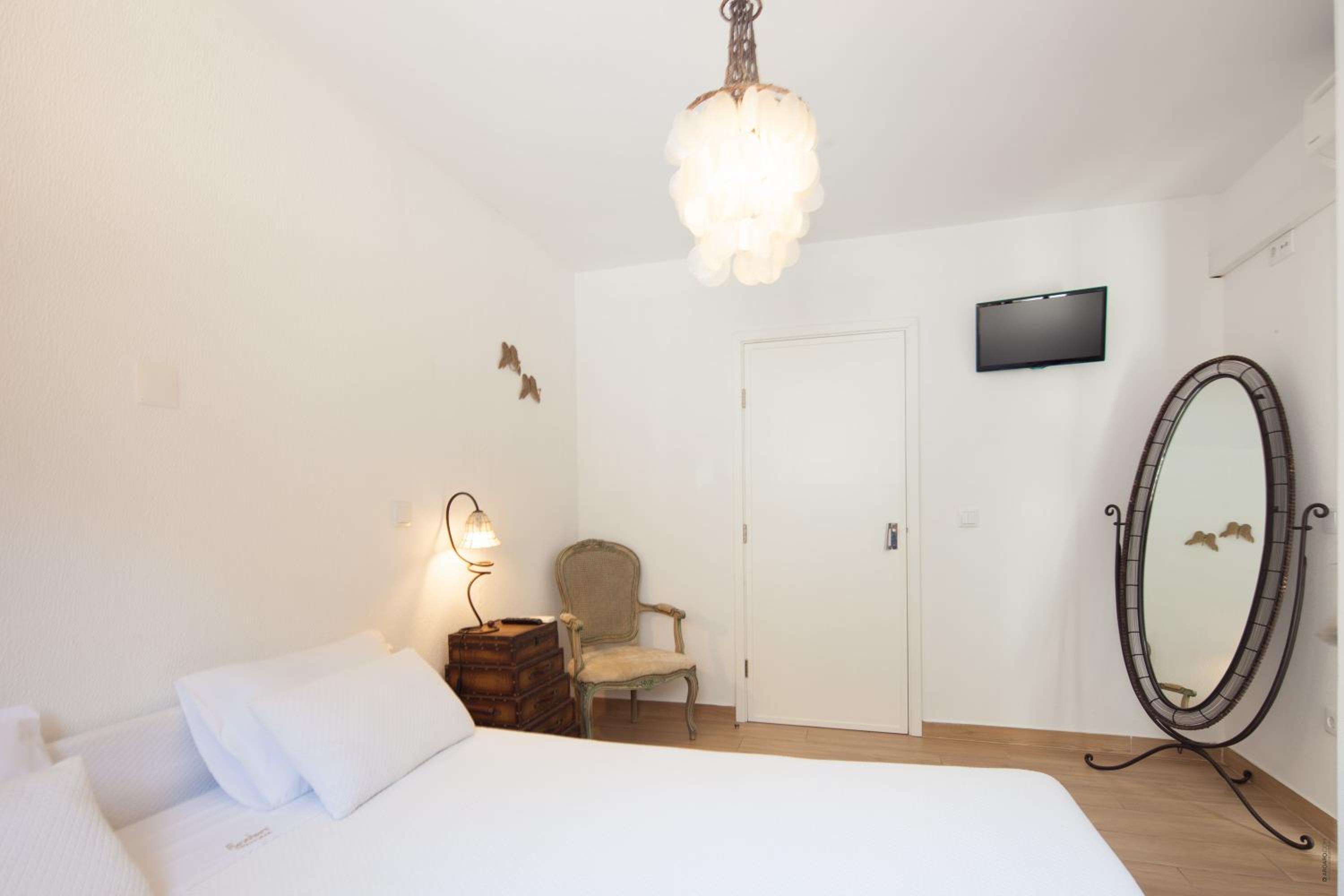 Deluxe Suite - Photo 11