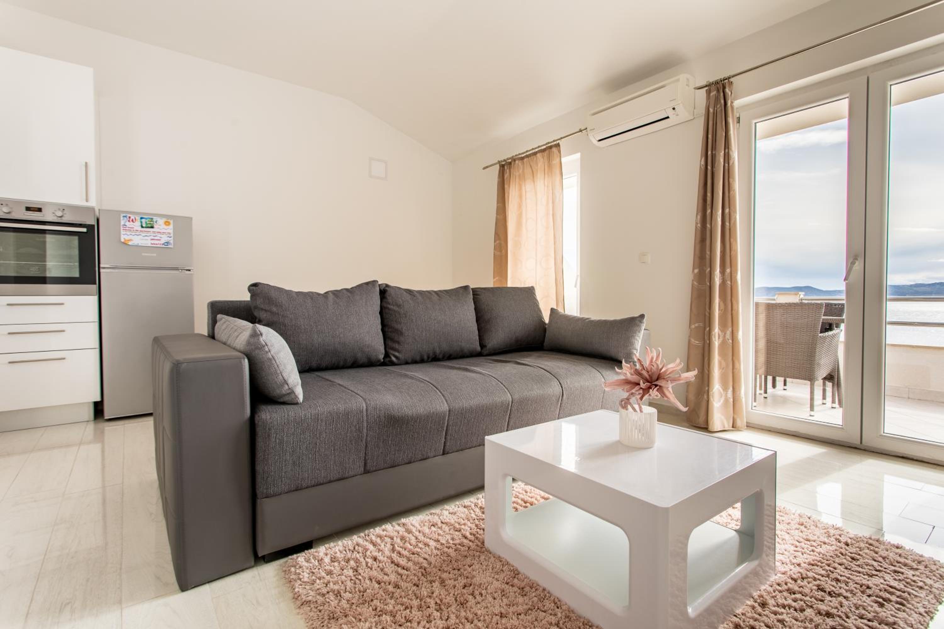Apartment with Balcony photo 1