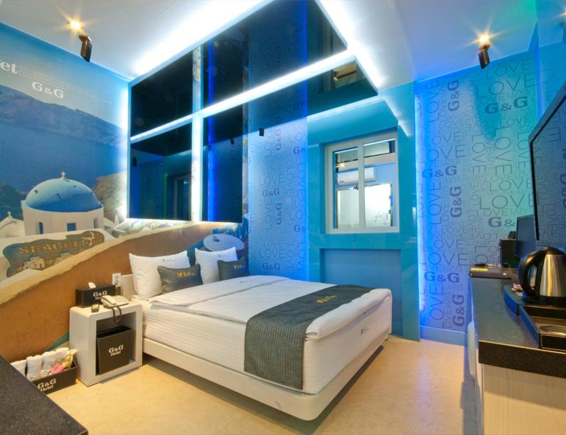 Standard Double Room - Photo 8