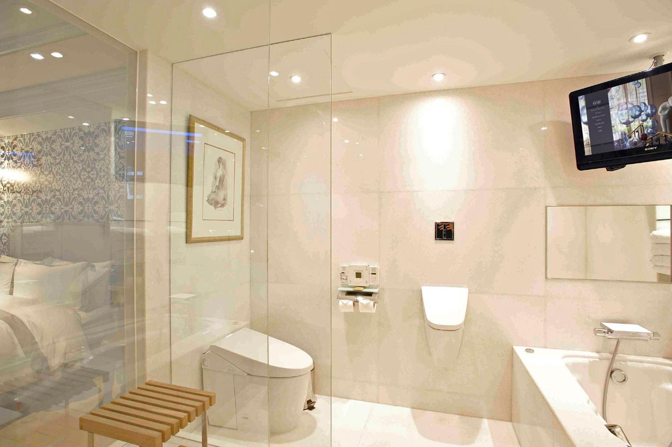 Suite with Spa Bath thumbnail 5