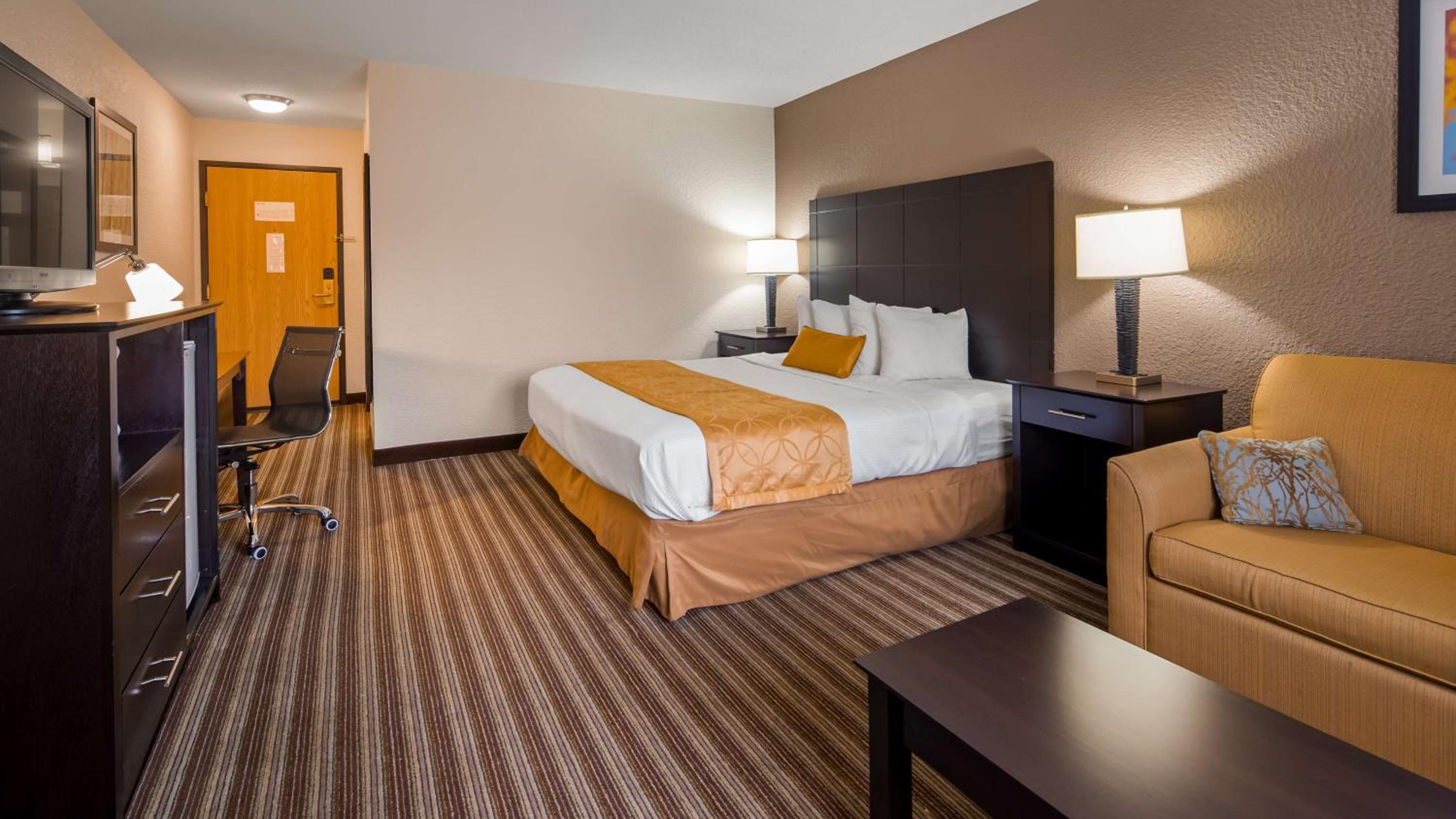 King Suite with Sofa Bed - Photo 6