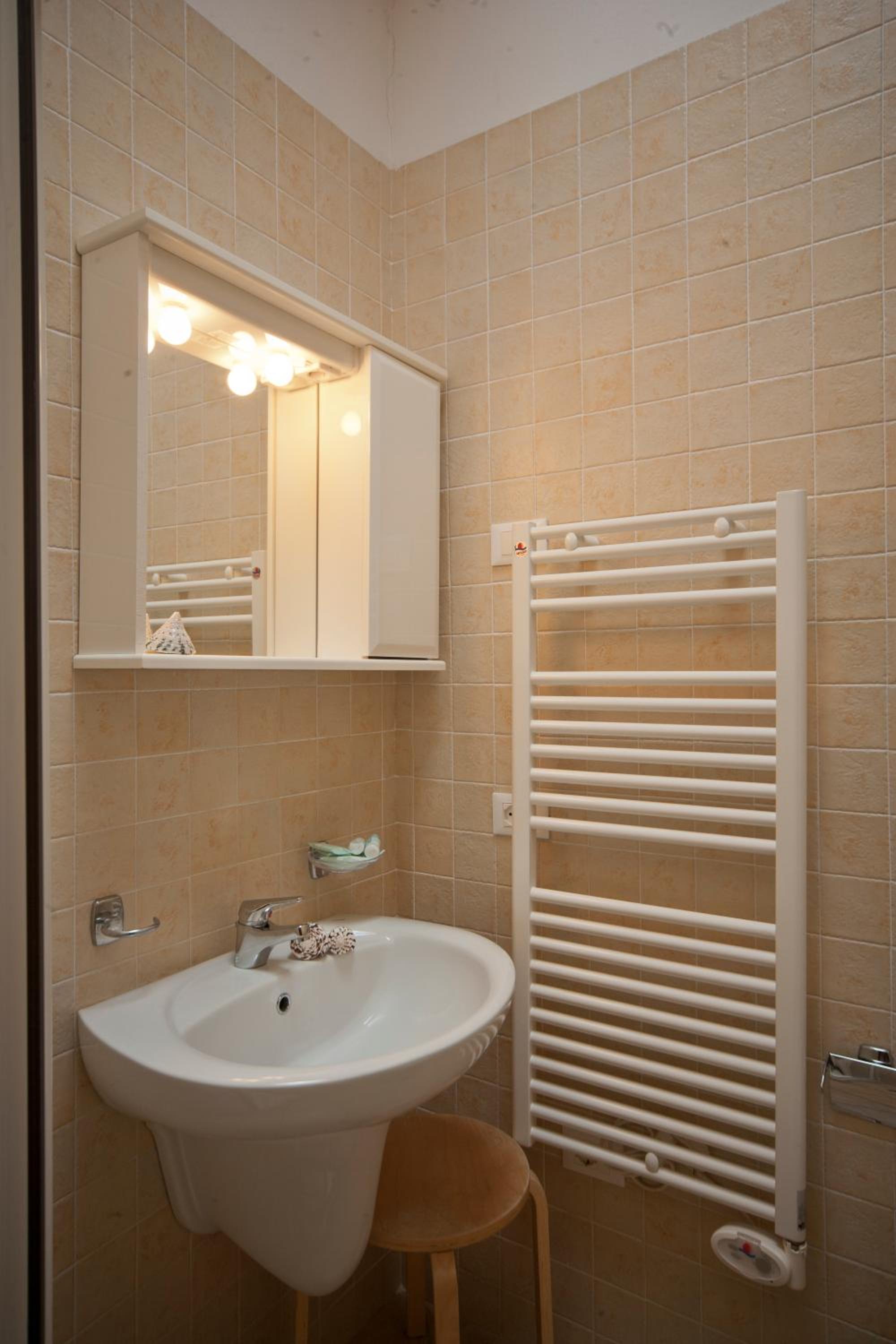 Two-Bedroom Suite (6 Adults) - Split Level