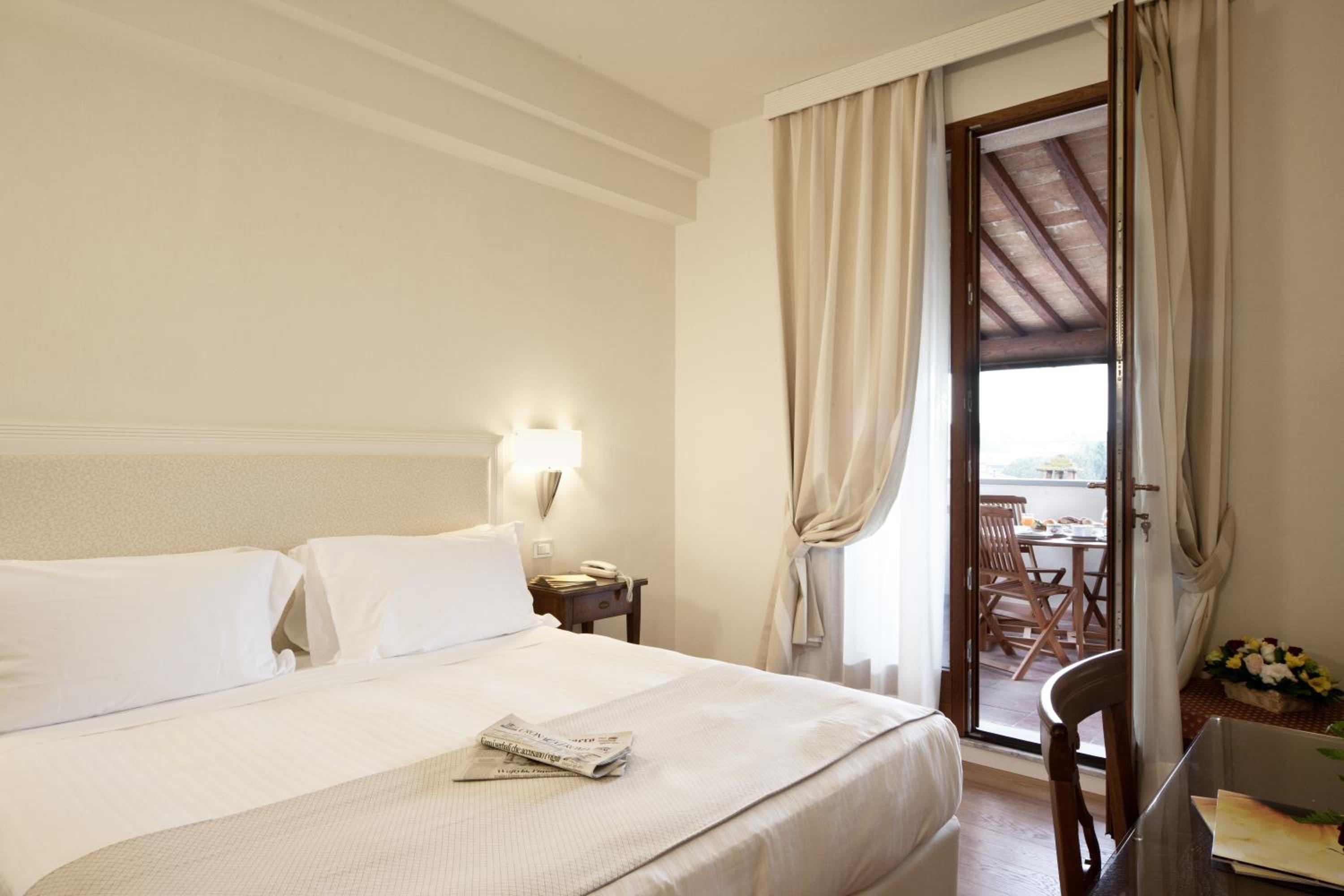 Executive Double Room (1 Adult) - Photo 7