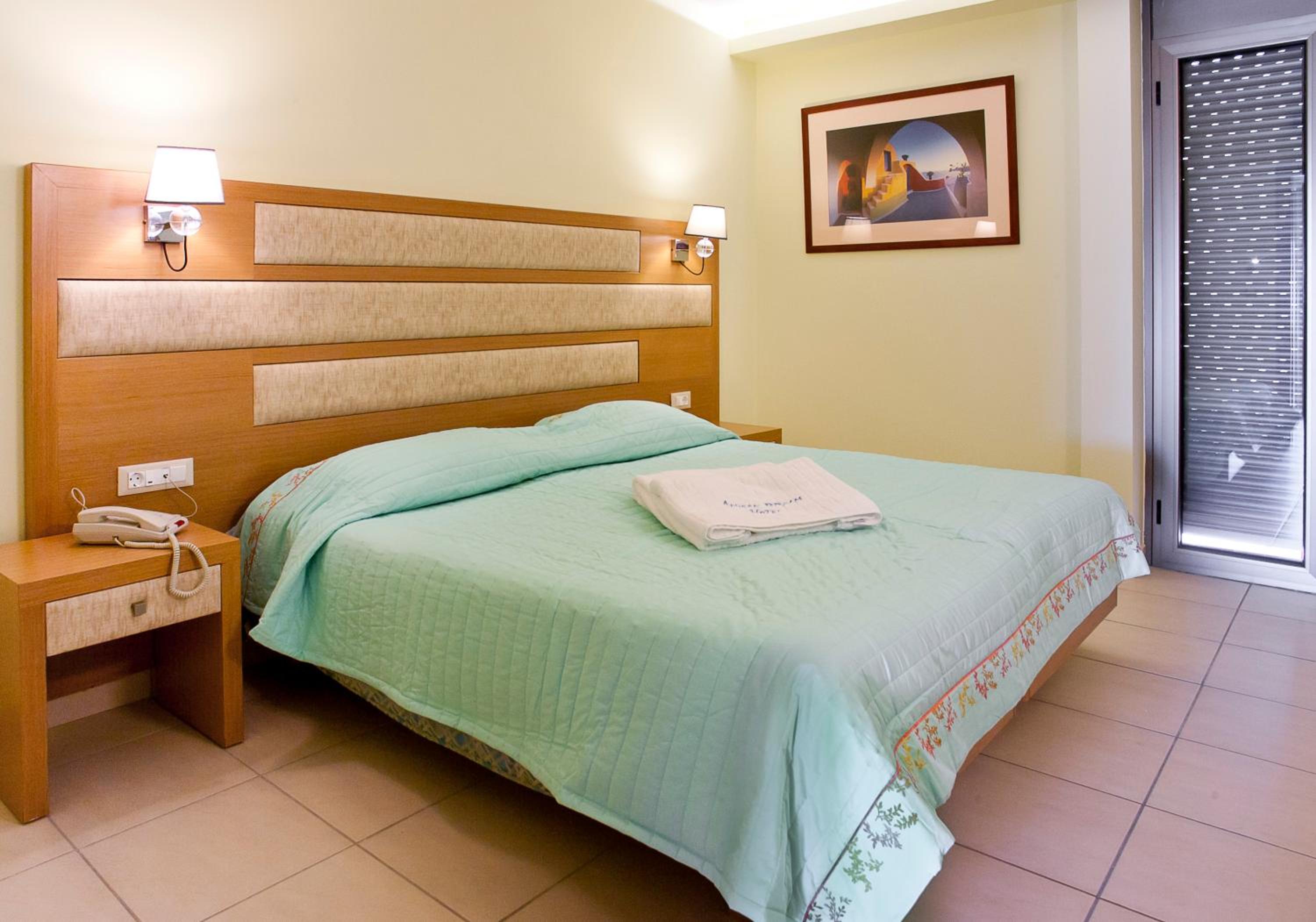 One-Bedroom Apartment with Side Sea View - Photo 1