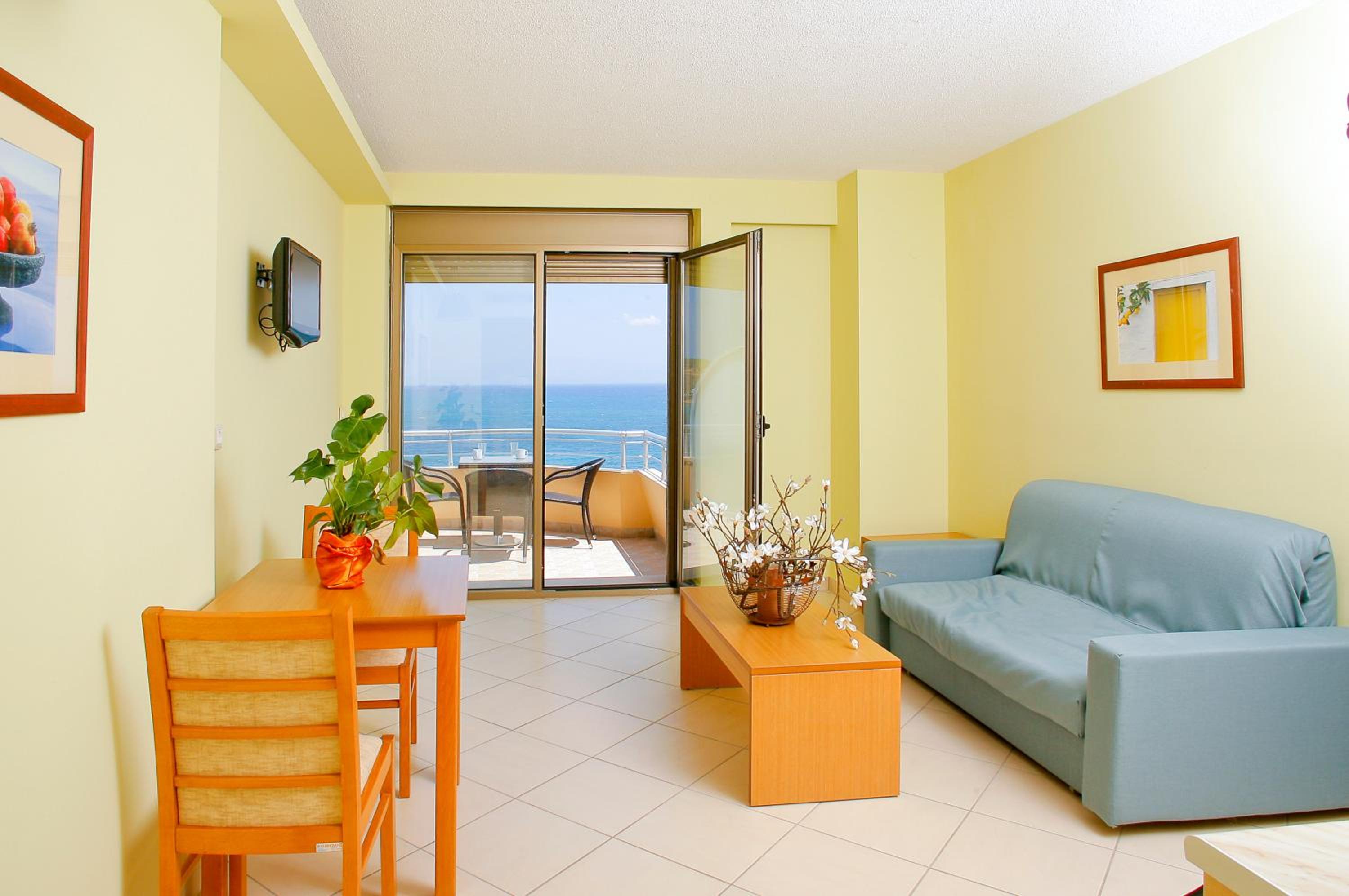 One-Bedroom Apartment with Side Sea View - Photo 3