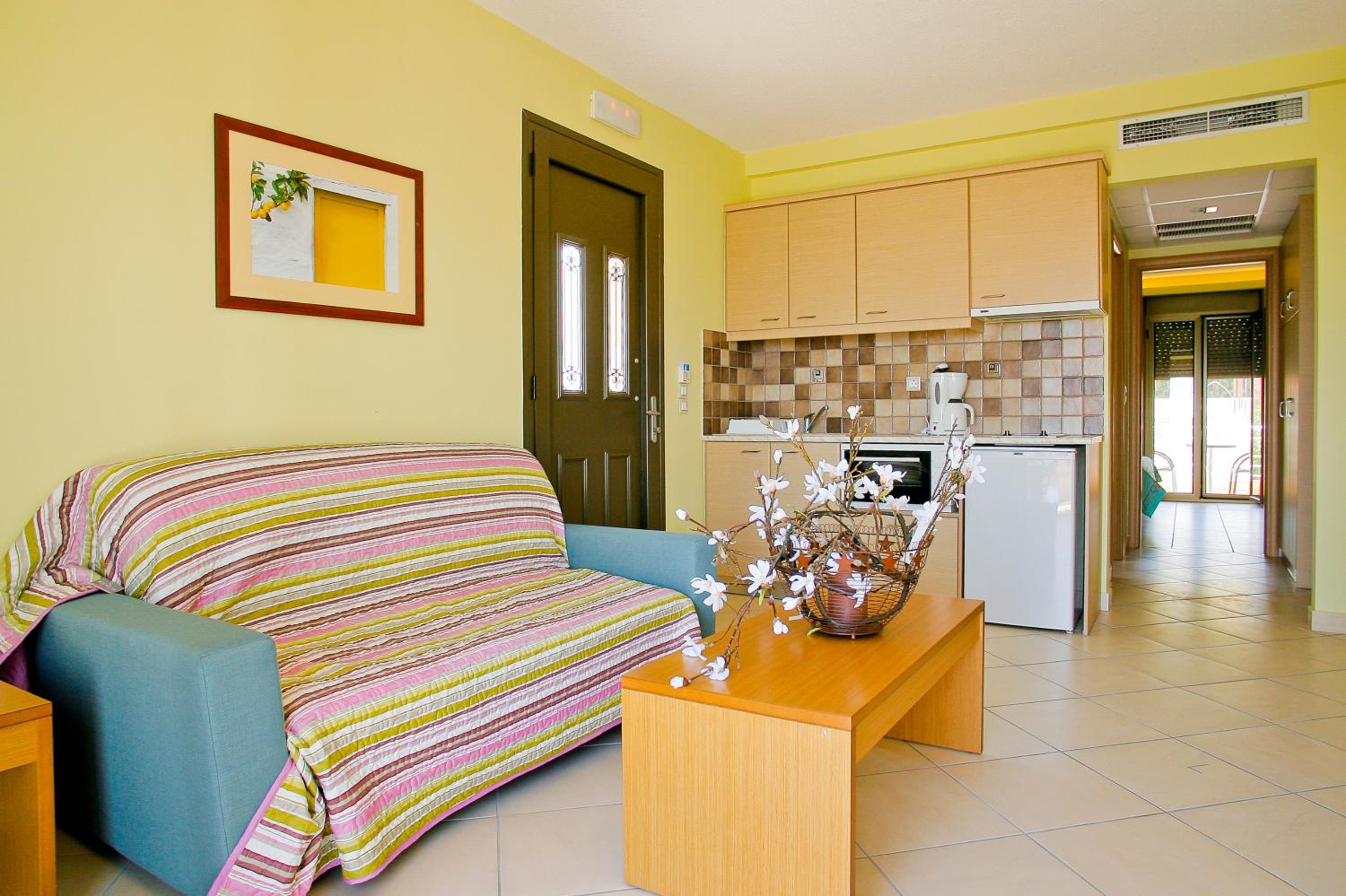 One-Bedroom Apartment with Side Sea View - Photo 4