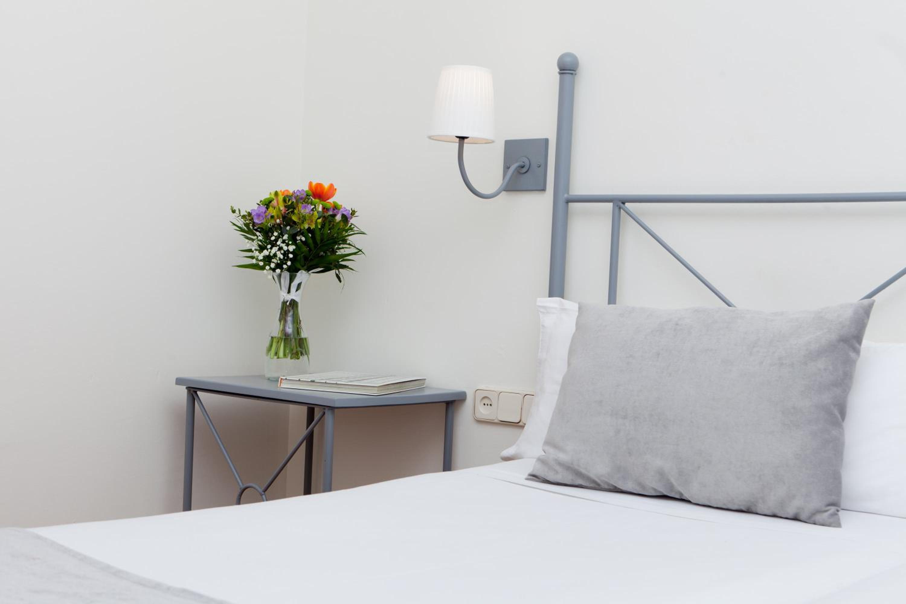 Standard Twin Room - Photo 3