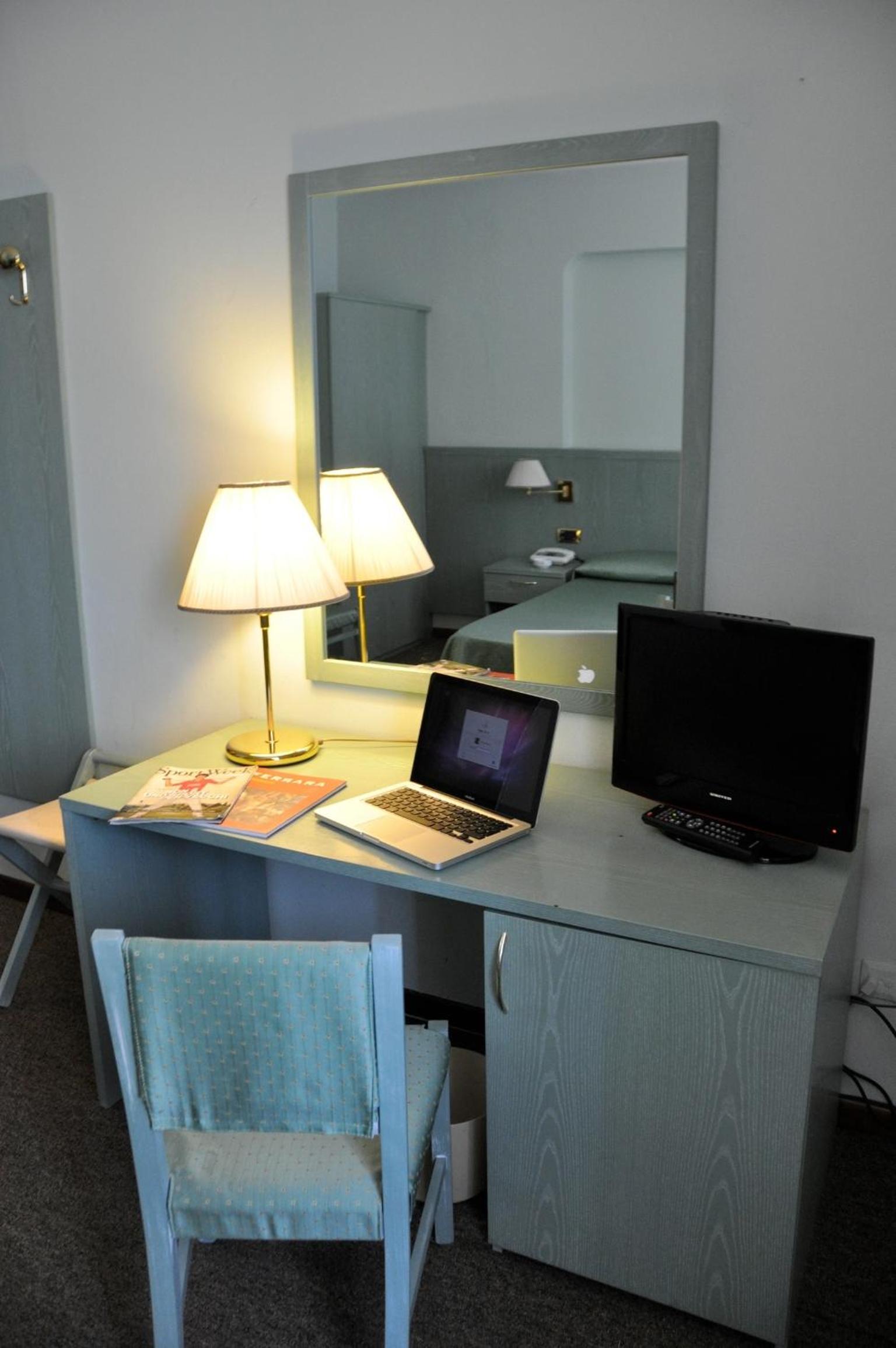 Twin Room - Photo 4